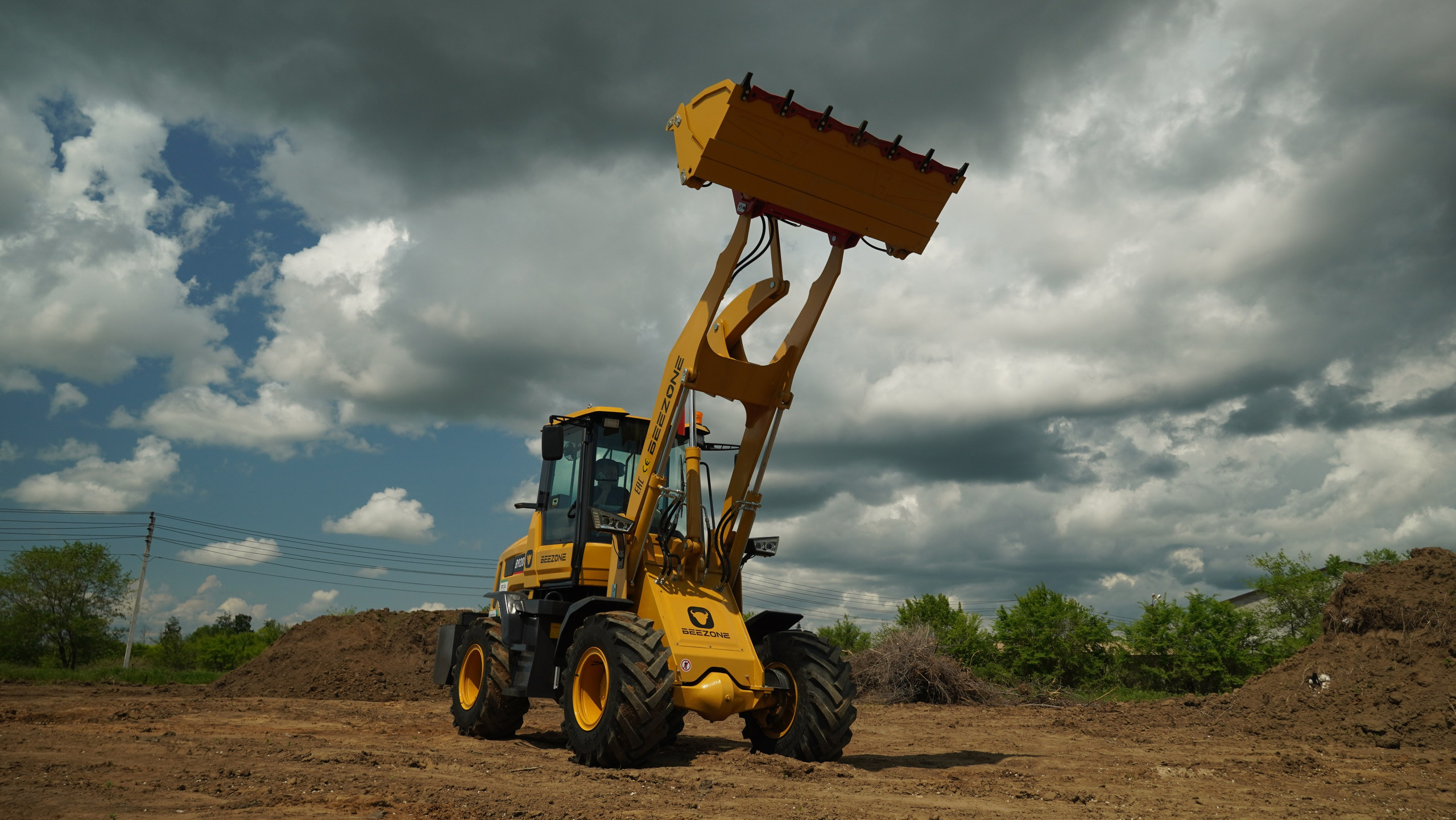 Фото фронт.погр. Beezone 920. Продажа и обслуживание грузовой техники и спецтехники в г. Новосибирск компания СТИ