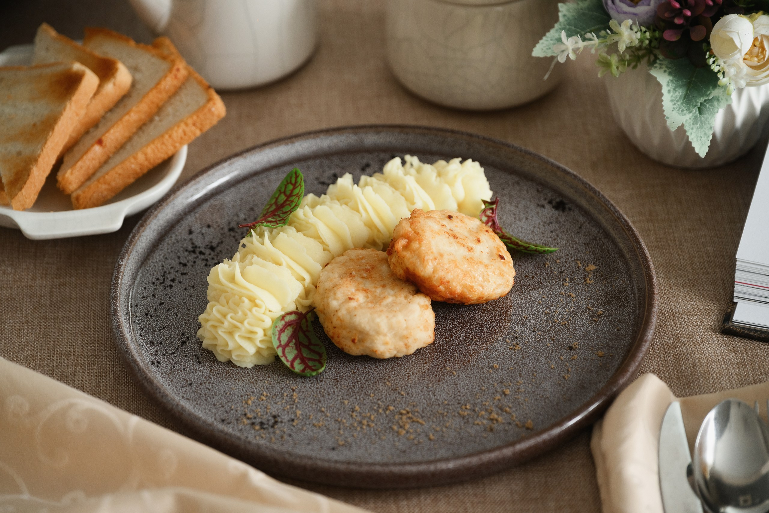 Фотосъемка еды в кафе в Петропавловске-Камчатском. Фуд-фотосессия в уютном заведении Петропавловска-Камчатского. Фотосъемка блюд в студии или интерьере кафе в Петропавловске-Камчатском. Красивая фуд-фотография с эстетичной подачей в Петропавловске-Камчатском. Фуд-фотосессия стоимость услуг в Петропавловске-Камчатском.