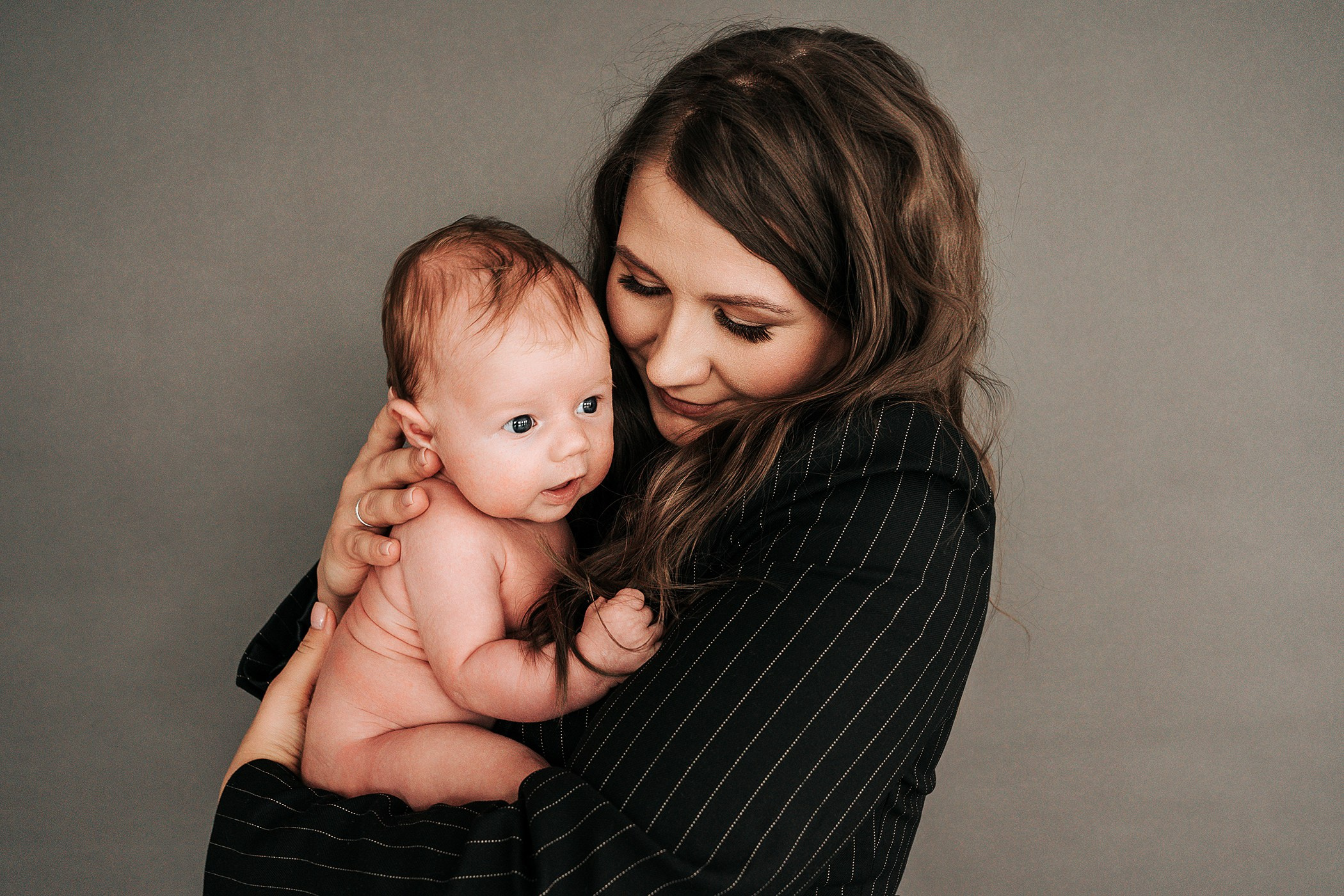 Семейная лайфстайл-фотосессия в студии. Фотограф на роды Москва. Фотограф новорожденных Москва