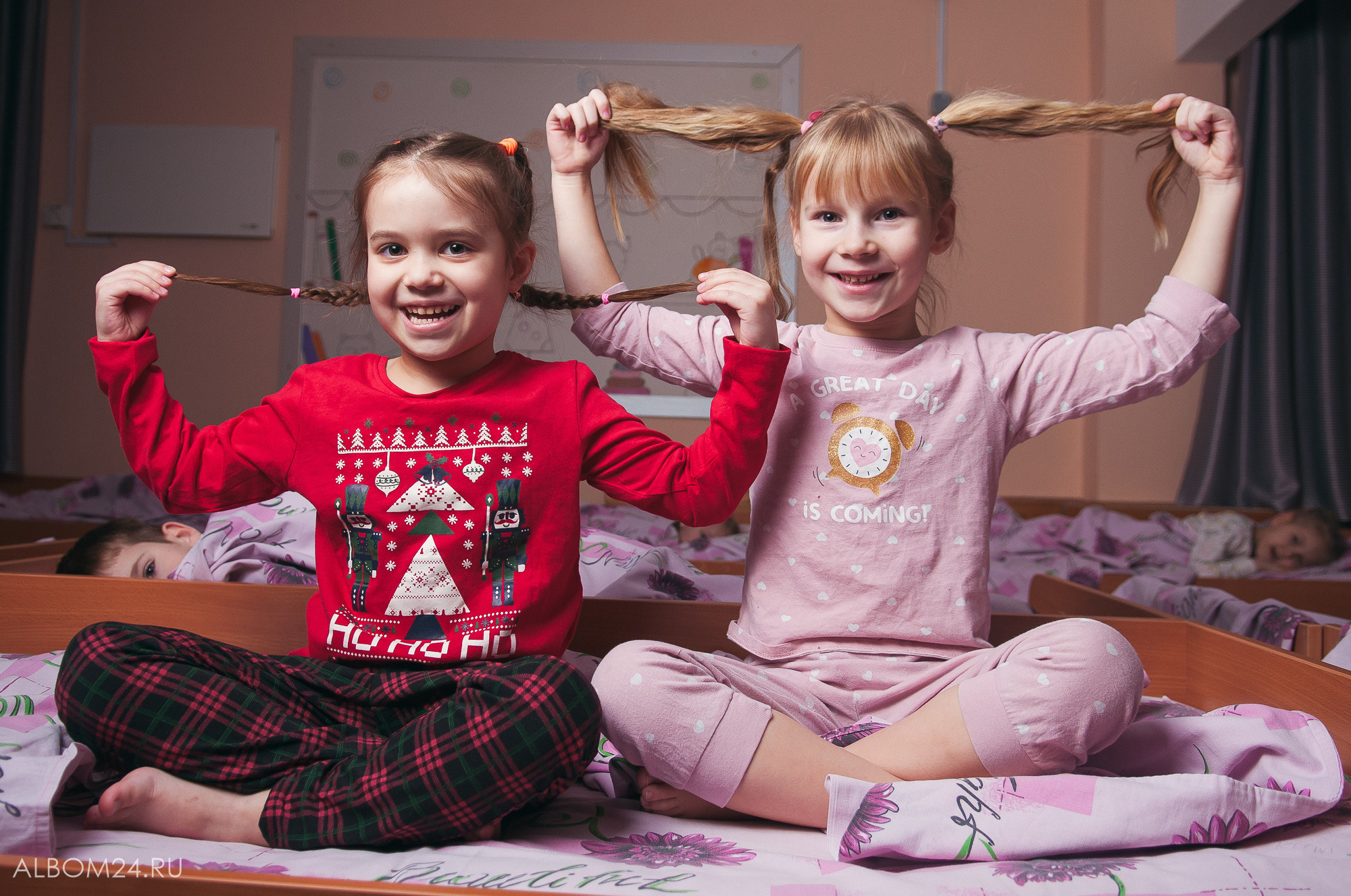 Съемка на выпускной альбом Сад № 242, гр. Ёлочка. Выпускные альбомы и фотосъемка в Красноярске