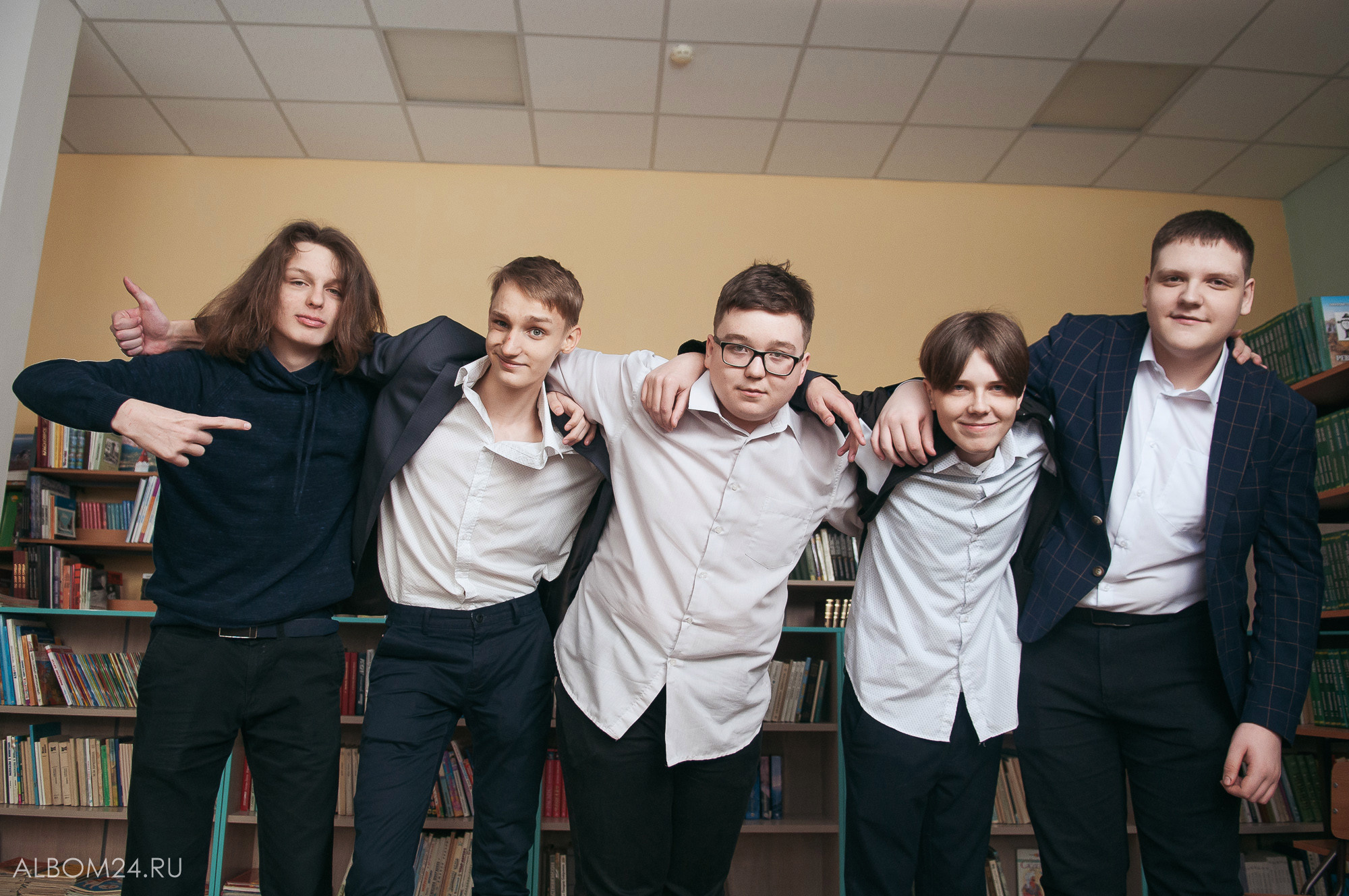 Съемка на выпускной альбом Гимназия № 11, 9В. Выпускные альбомы и фотосъемка в Красноярске