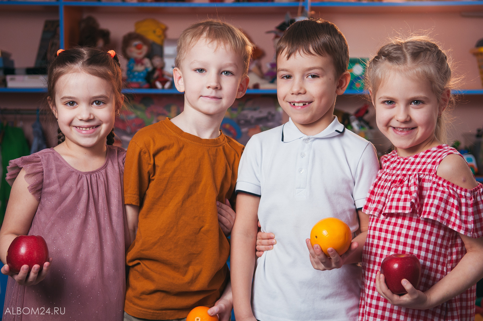 Съемка на выпускной альбом Сад № 242, гр. Ёлочка. Выпускные альбомы и фотосъемка в Красноярске