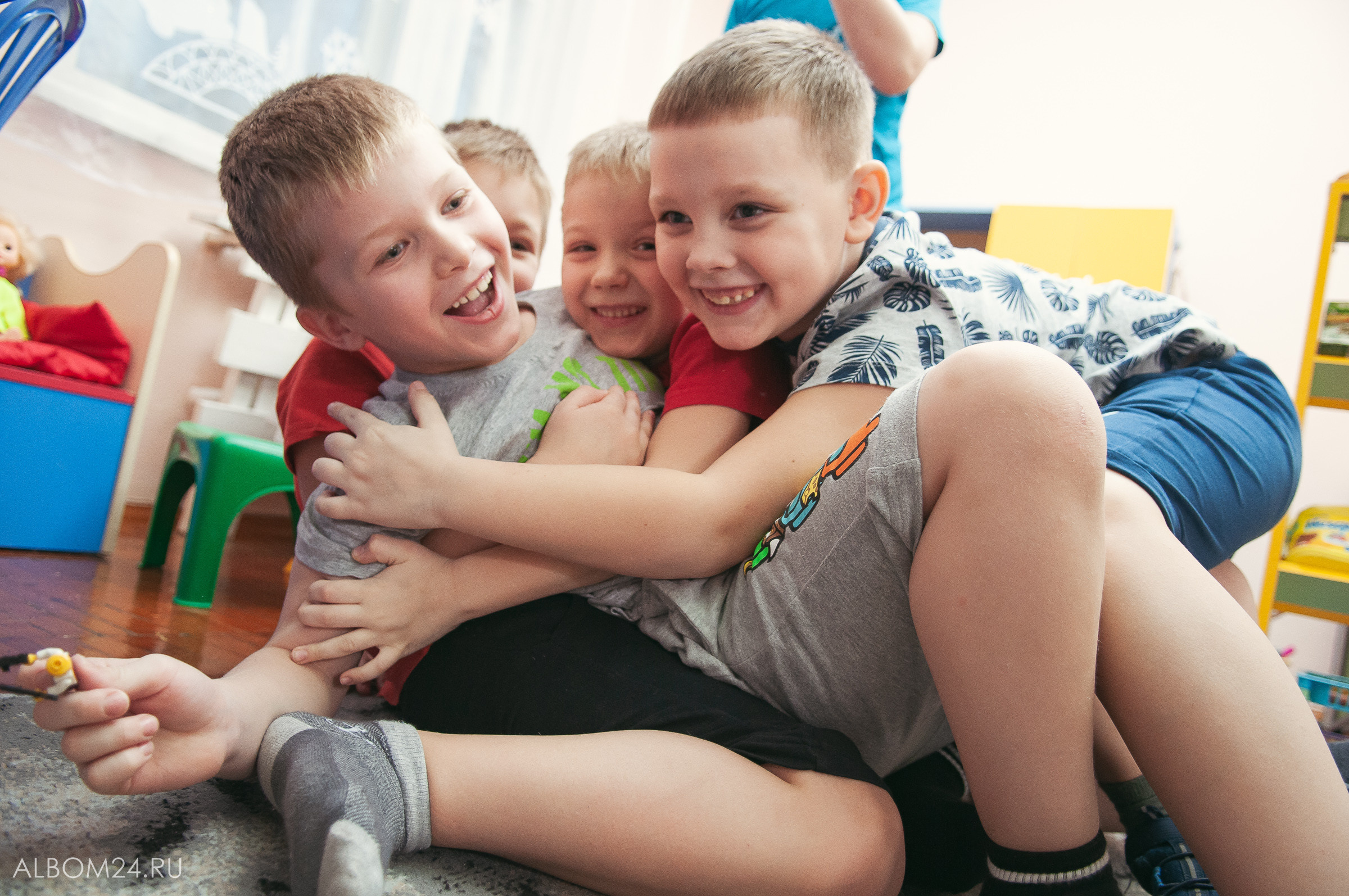 Съемка на выпускной альбом Сад № 169, гр. Божьи коровки. Выпускные альбомы и фотосъемка в Красноярске