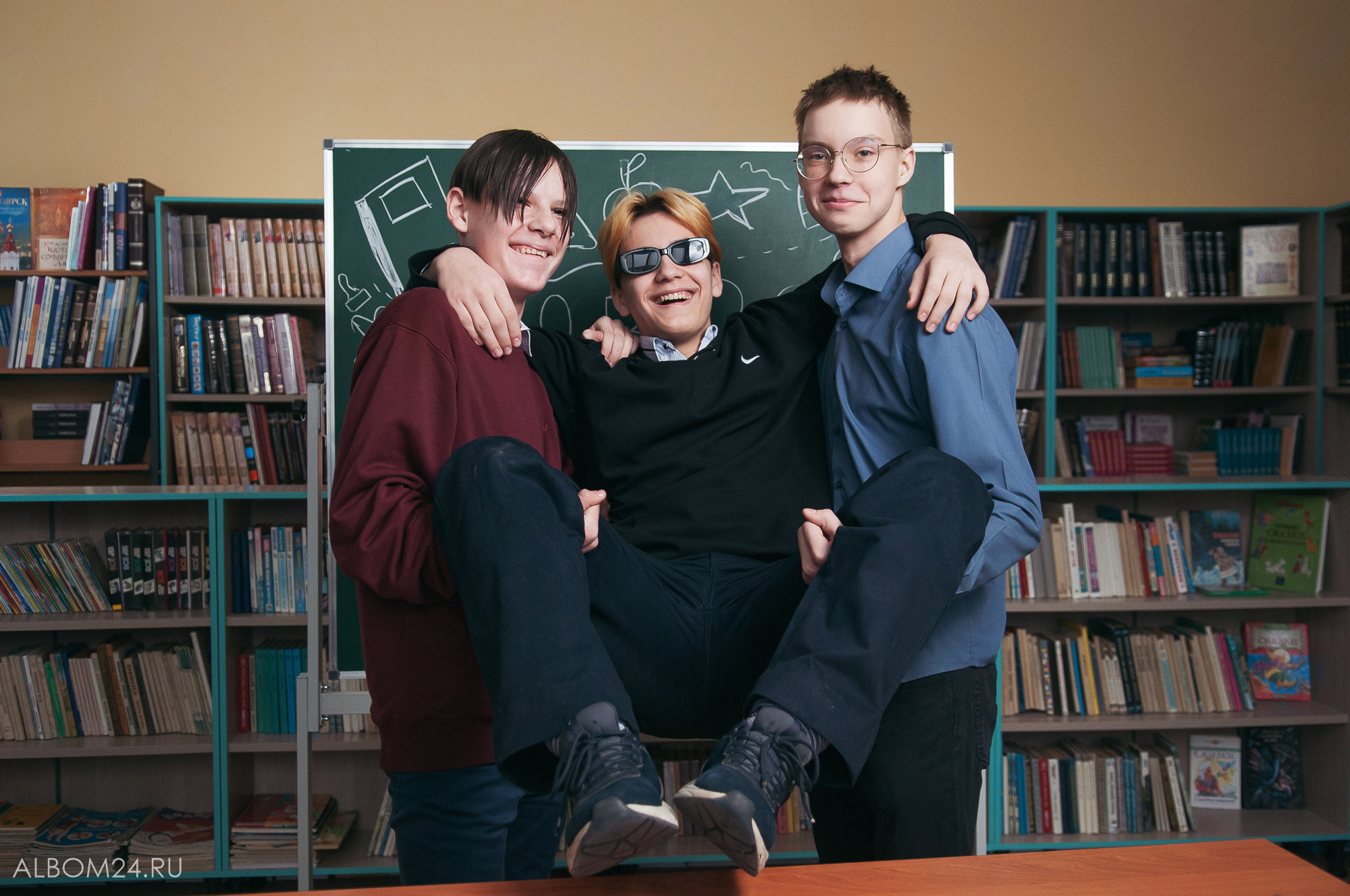 Съемка на выпускной альбом Гимназия № 11, 9В. Выпускные альбомы и фотосъемка в Красноярске