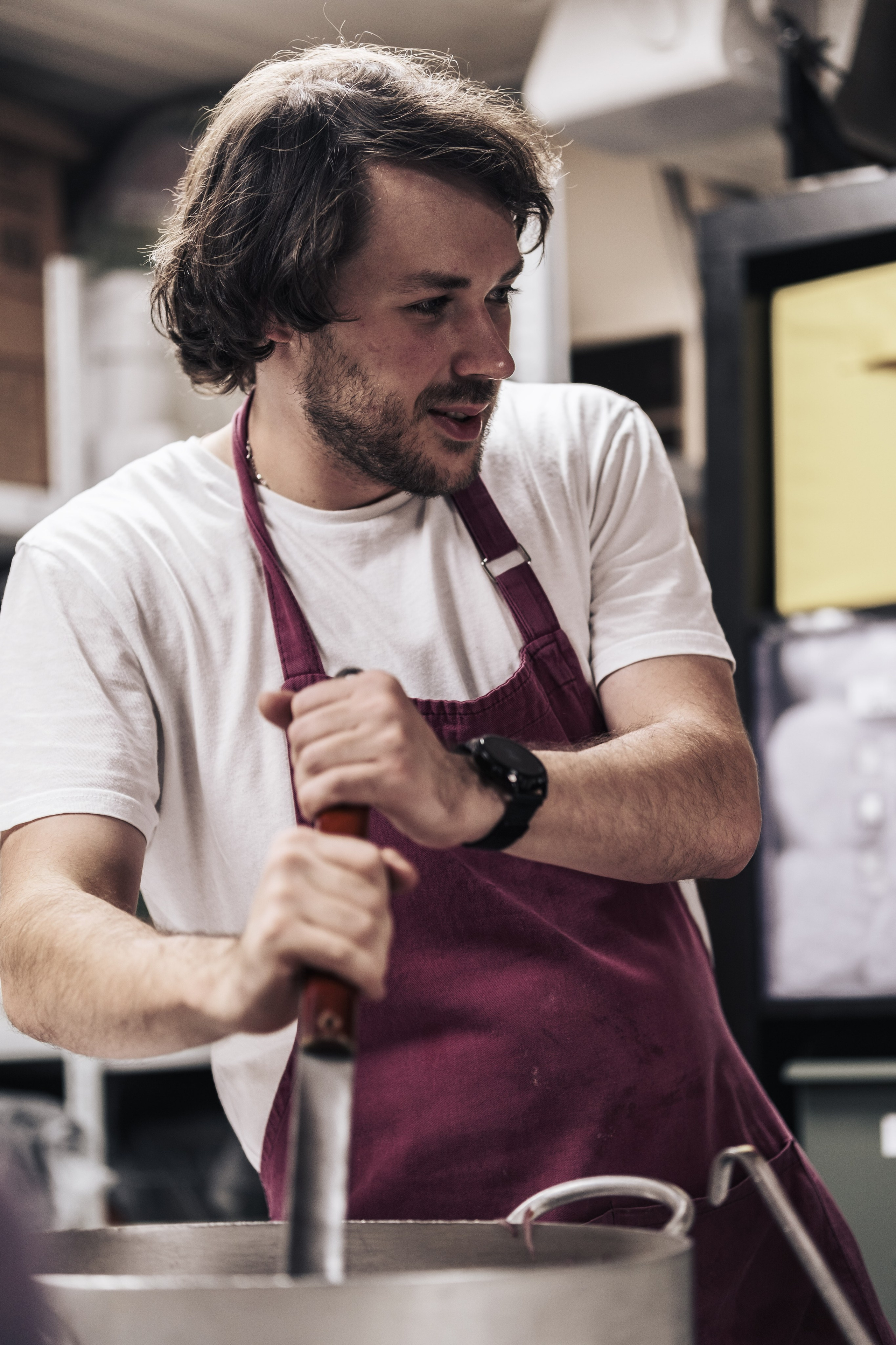 Готовка для бездомных и кормление их в Москве. Фотограф в Москве Максим Скоробогатов