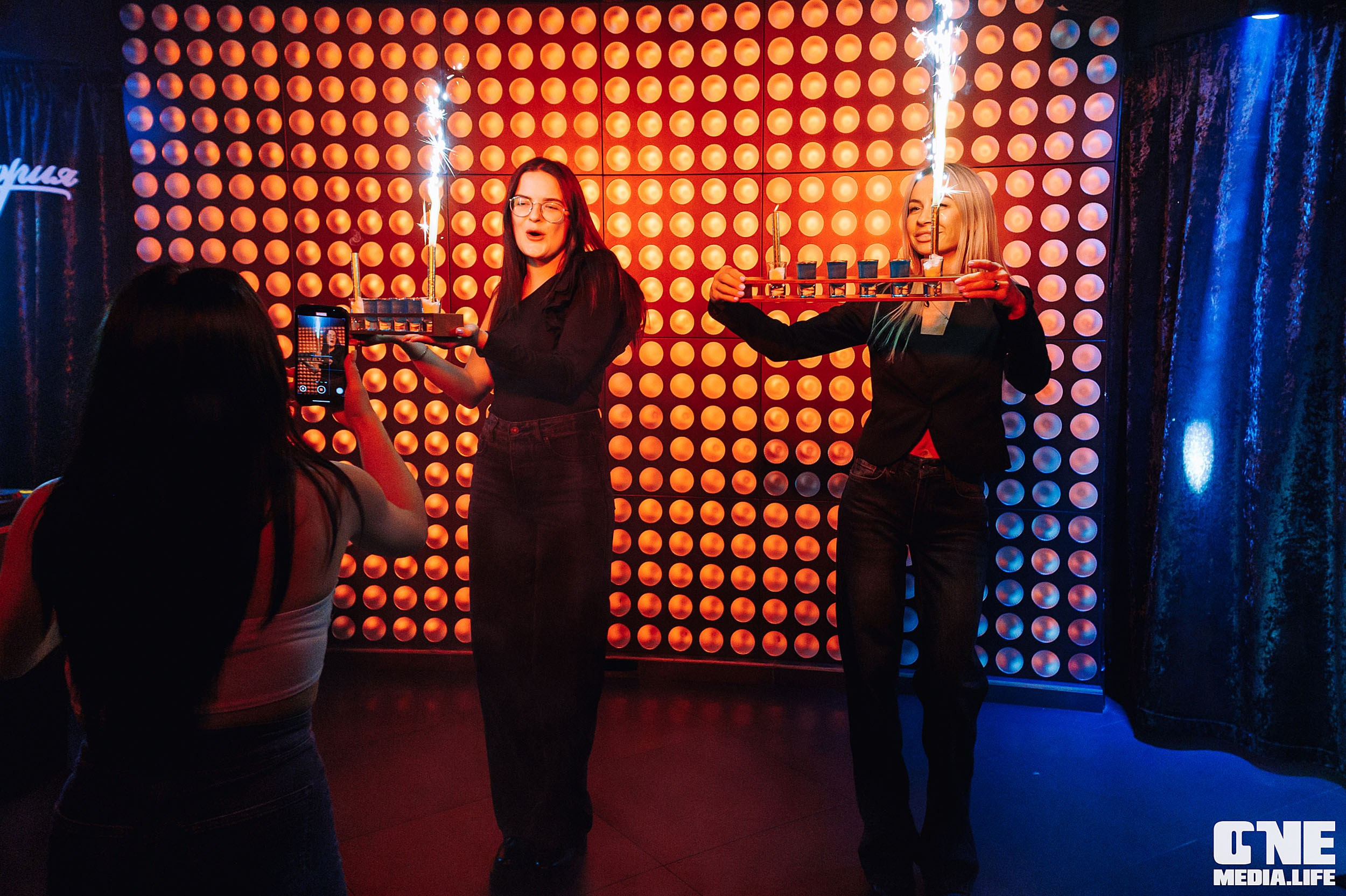 Фоторепортаж из караоке-клуба Эйфория. One Media Life: фоторепортажи, фотоотчеты с мероприятий и заведений