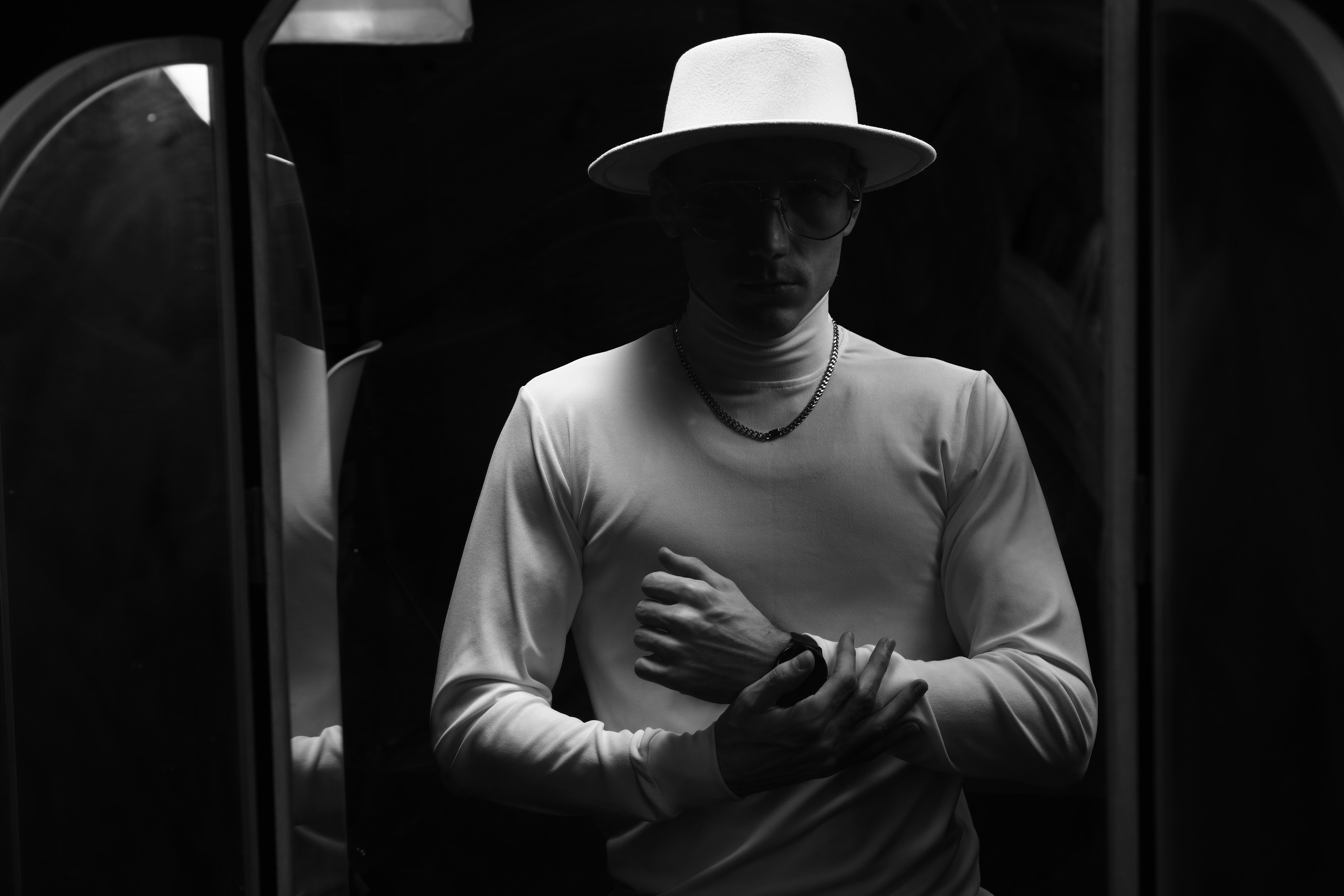 The White hat Alex. Профессиональный фотограф в Воронеже Владислав Крылов