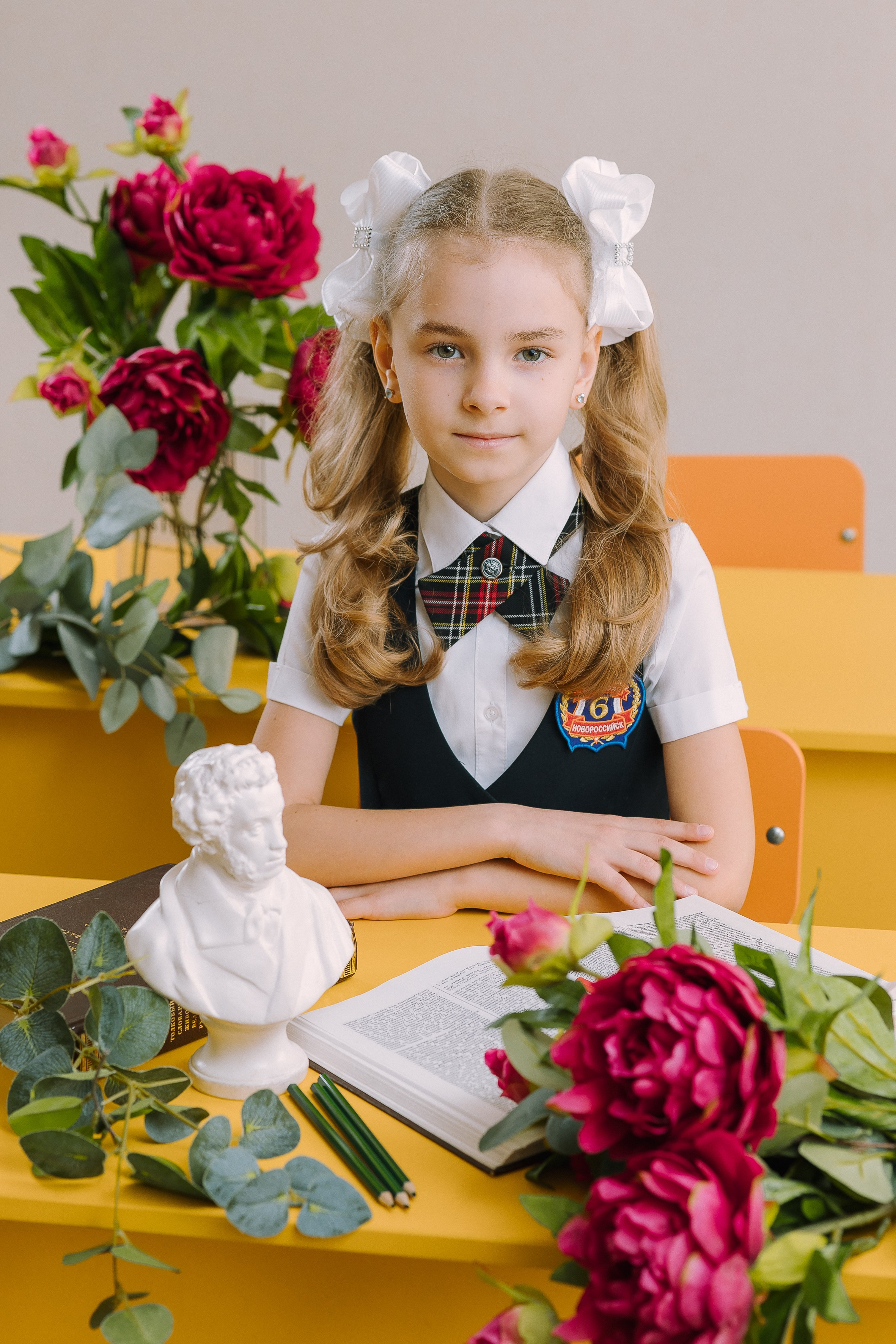 Портреты за партой в классе- Весна. Выпускные альбомы Натальи Бутко: Новороссийск, Анапа, Геленджик