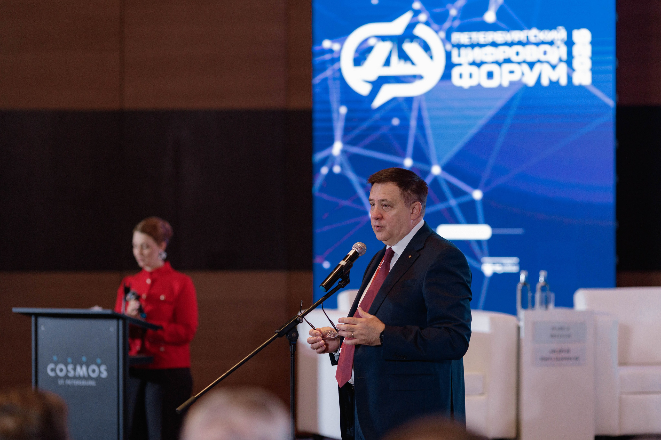 Петербургский цифровой форум вице губернатор Санкт - Петербурга Владимир Омельницкий