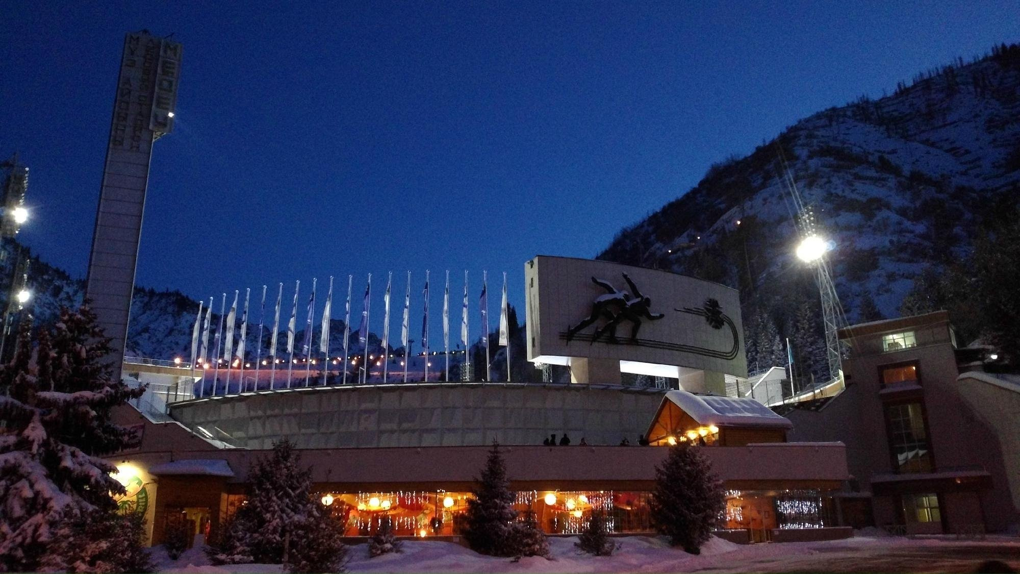 Высокогорный каток Медео (Медеу) в Алматы — легендарная ледовая арена