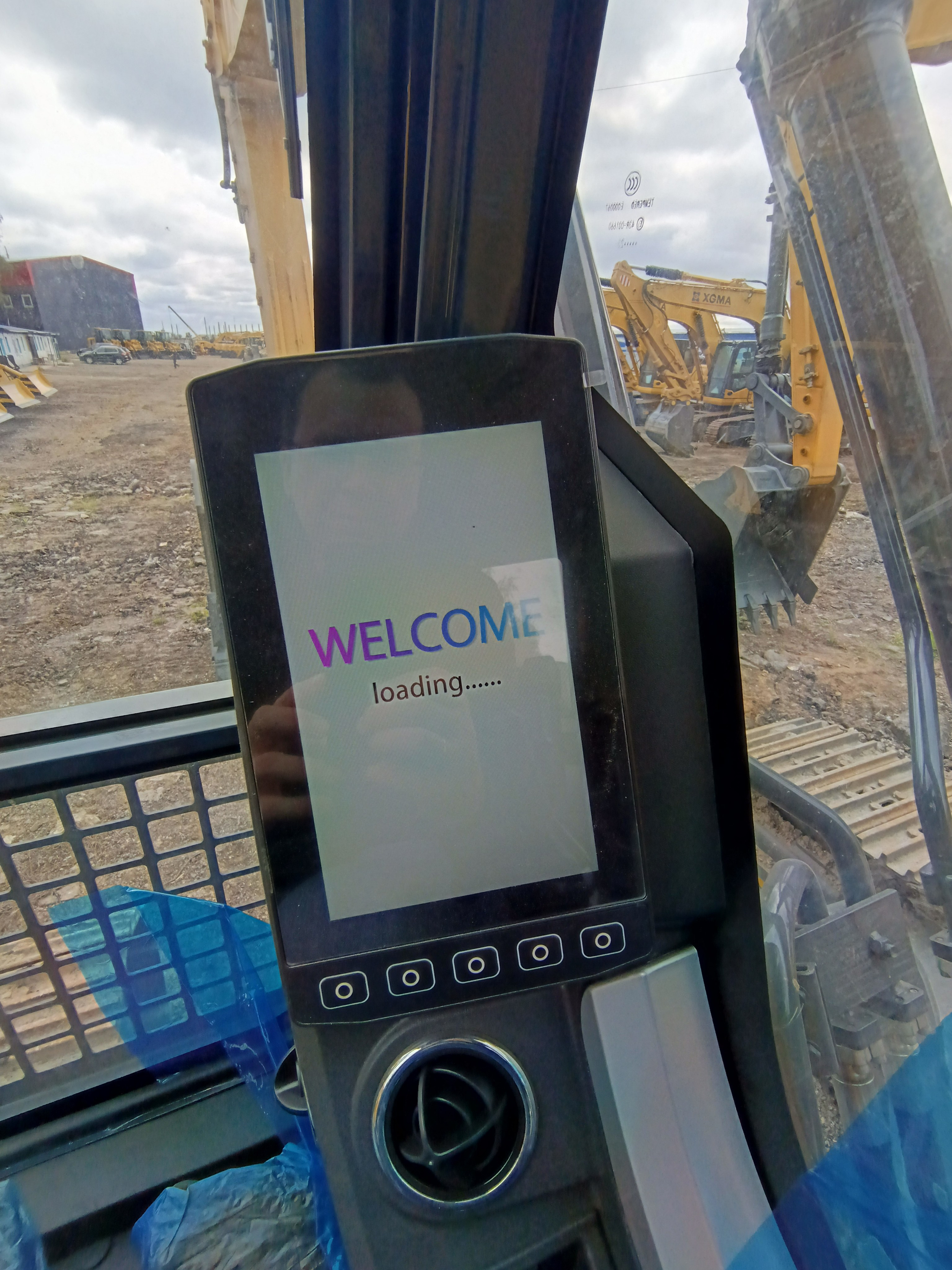 Фото гус. экс. Beezone В330EW. Продажа и обслуживание грузовой техники и спецтехники в г. Новосибирск компания СТИ