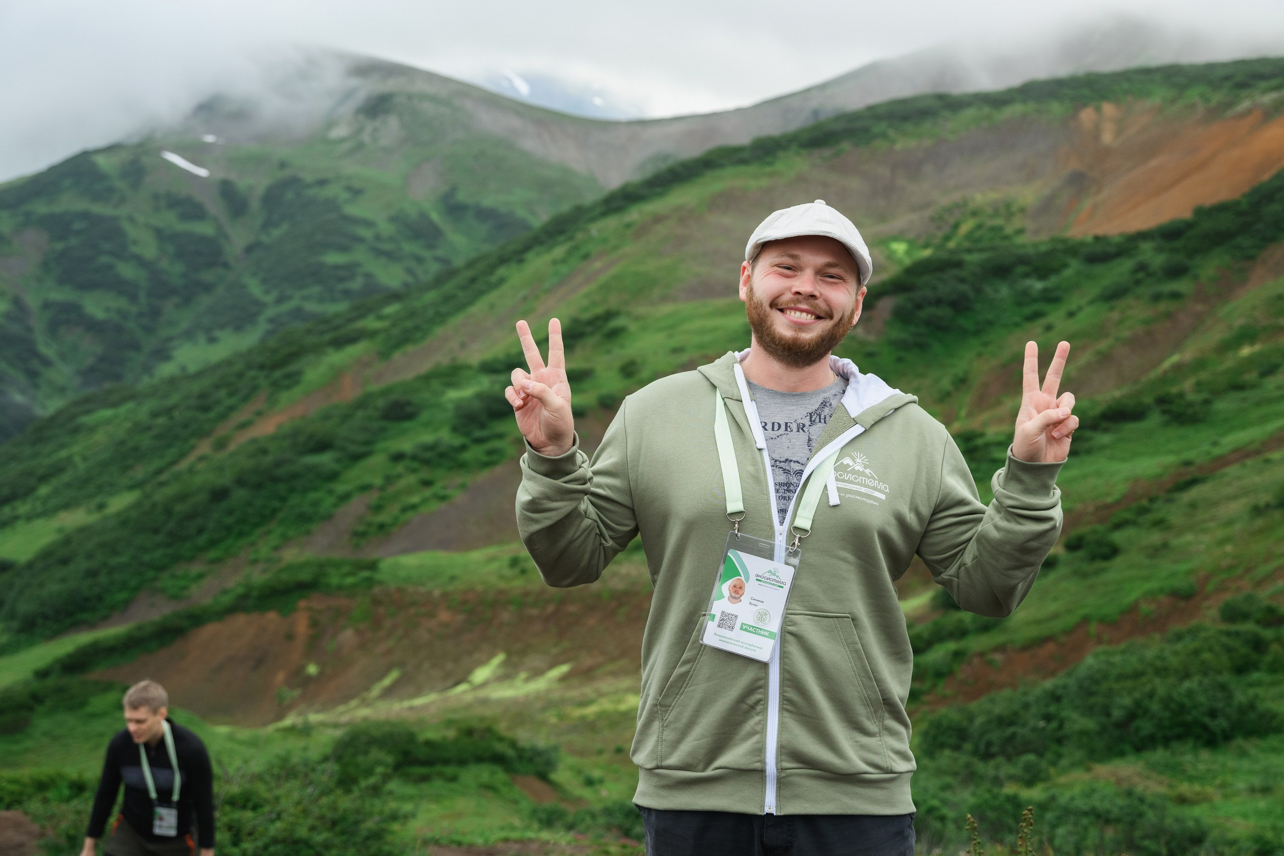 Фотосъемка восхождения на Мутновский вулкан в рамках экофорума в Петропавловске-Камчатском. Экспедиционная фотосъемка на Мутновский вулкан с участниками экофорума в Петропавловске-Камчатском. Документальная съемка восхождения эко-активистов на вулкан в Петропавловске-Камчатском. Эко-экспедиция с фотосъемкой на Мутновский вулкан в Петропавловске-Камчатском. Профессиональная съемка восхождения на вулкан в рамках экологического форума в Петропавловске-Камчатском.