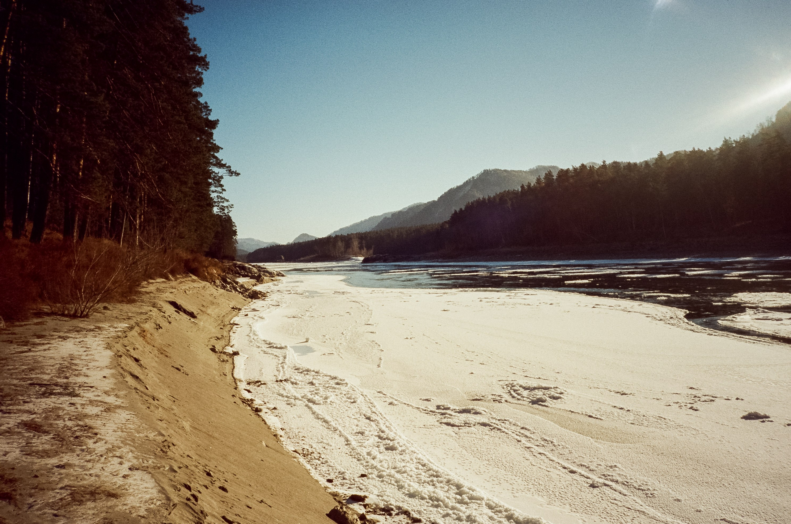Подвесной мост Царская охота, базы Белые Скалы и Берель, Coffee Bus и. Фотограф-документалист Мария Осокина