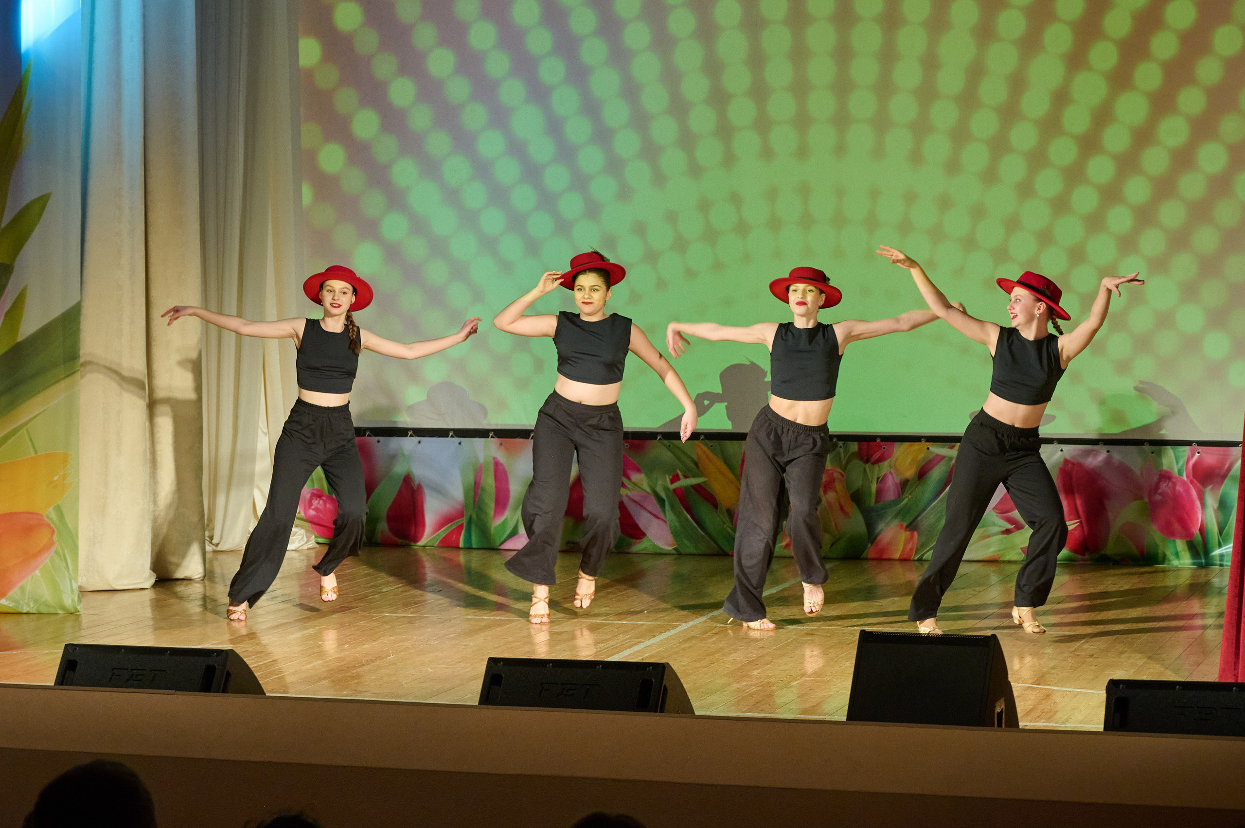 8 марта ДК Кабардинка. Жизнь курорта Кабардинка в фотографиях