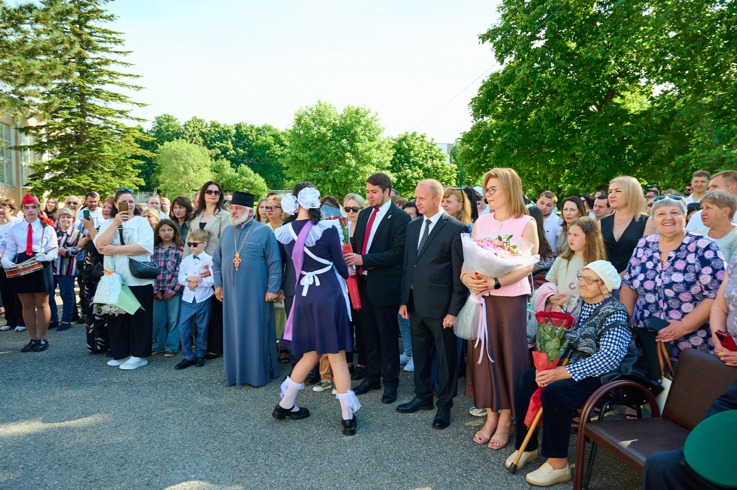 Последний звонок 2025. Жизнь курорта Кабардинка в фотографиях