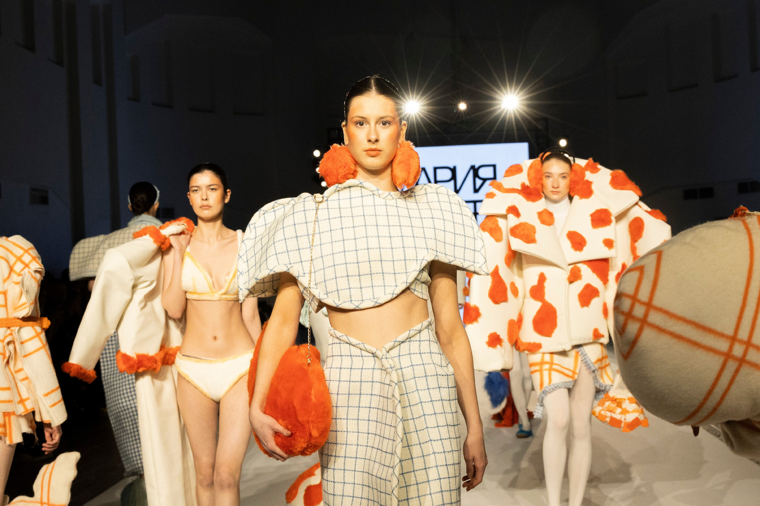 ДЛТ Собака.ru показ победителей конкурса «Новые имена в моде 2025». FOTOFAQ SKOOL г. Санкт-Петербург: очные, дистанционные и онлайн курсы фотографии