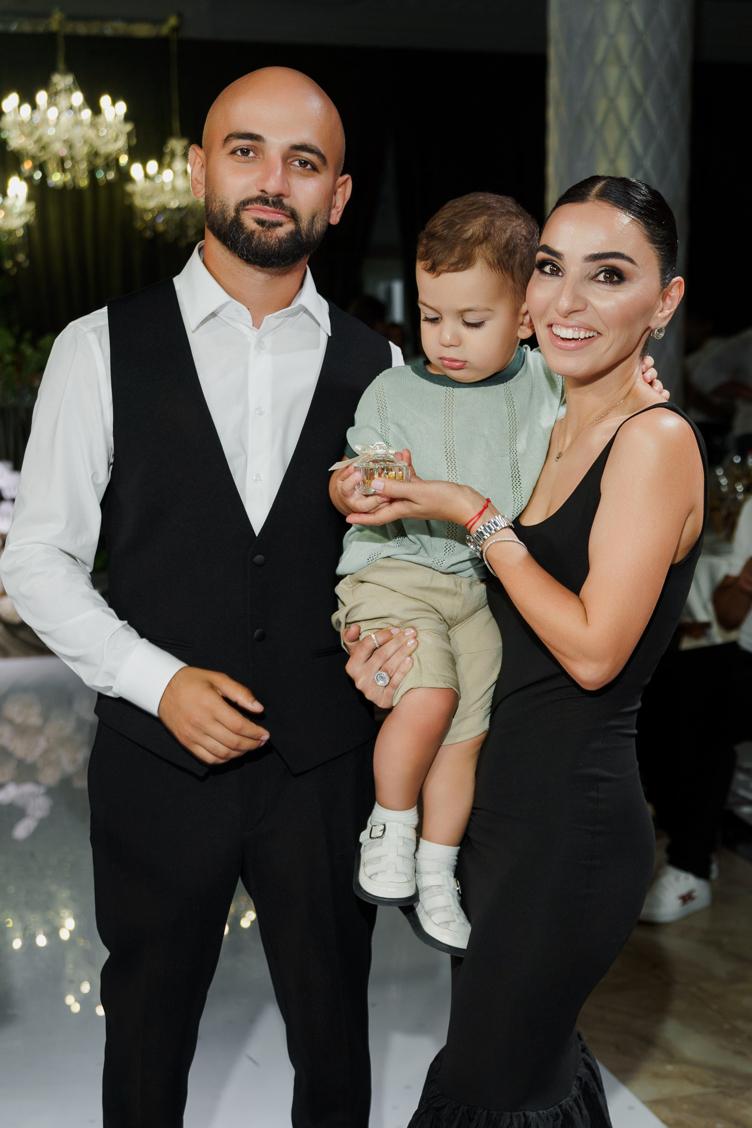 Сватовство в Краснодаре от лучших свадебных фотографов и операторов ТВИНС СТУДИО. ТВИНС СТУДИО — лучшие свадебные фотографы и видеографы в Краснодаре