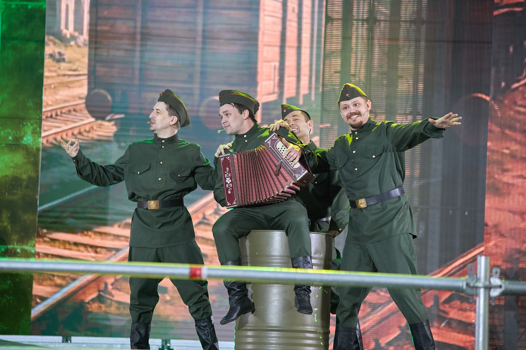 Концерт 9 мая 2025 года на соборной площади. Фотограф Омск | Александр Вандеров