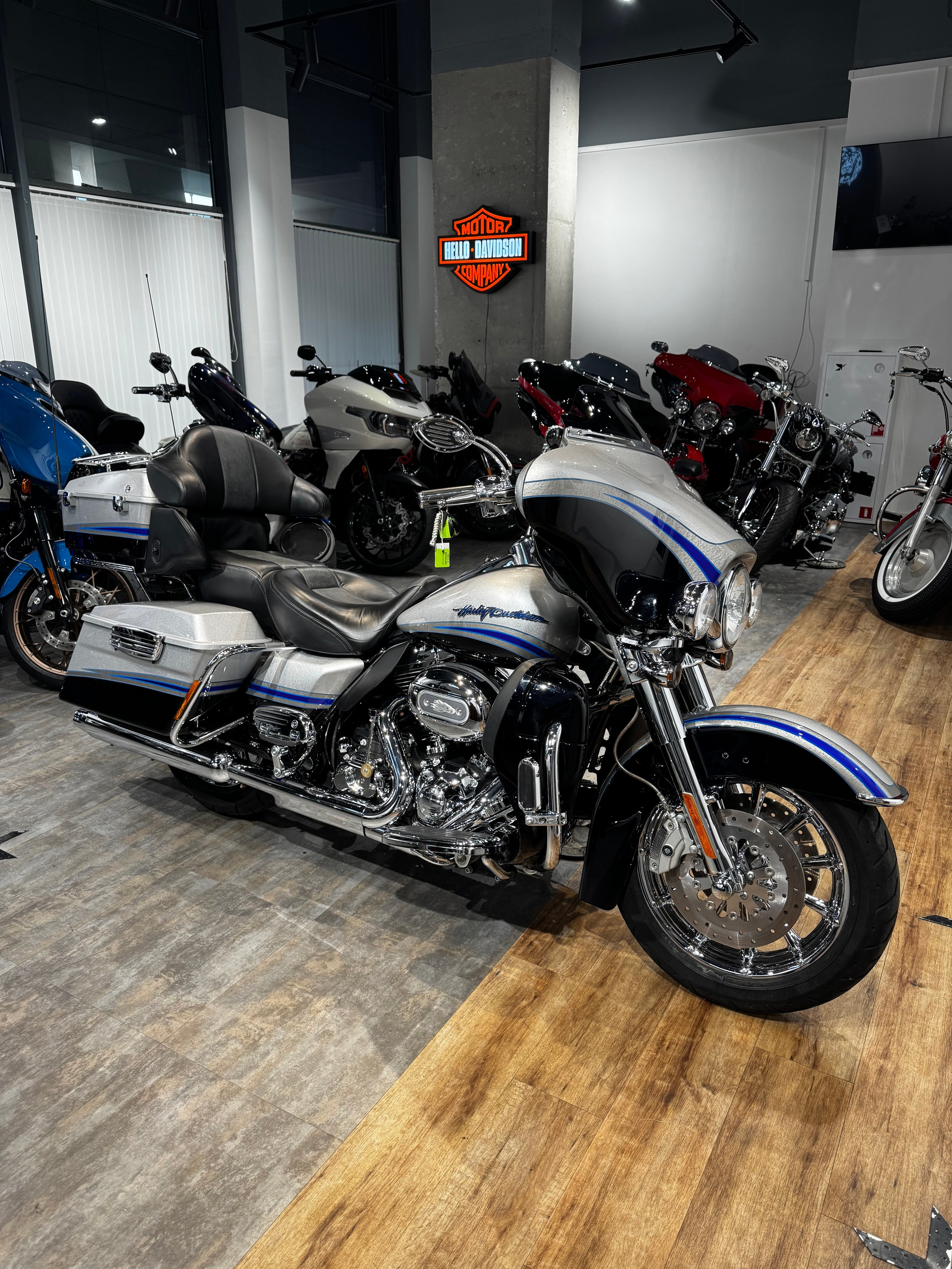 Мотоциклы Harley-Davidson CVO Black Diamond (Touring) — купить мотоцикл. Hello Davidson, Москва. Только хорошие мотоциклы…