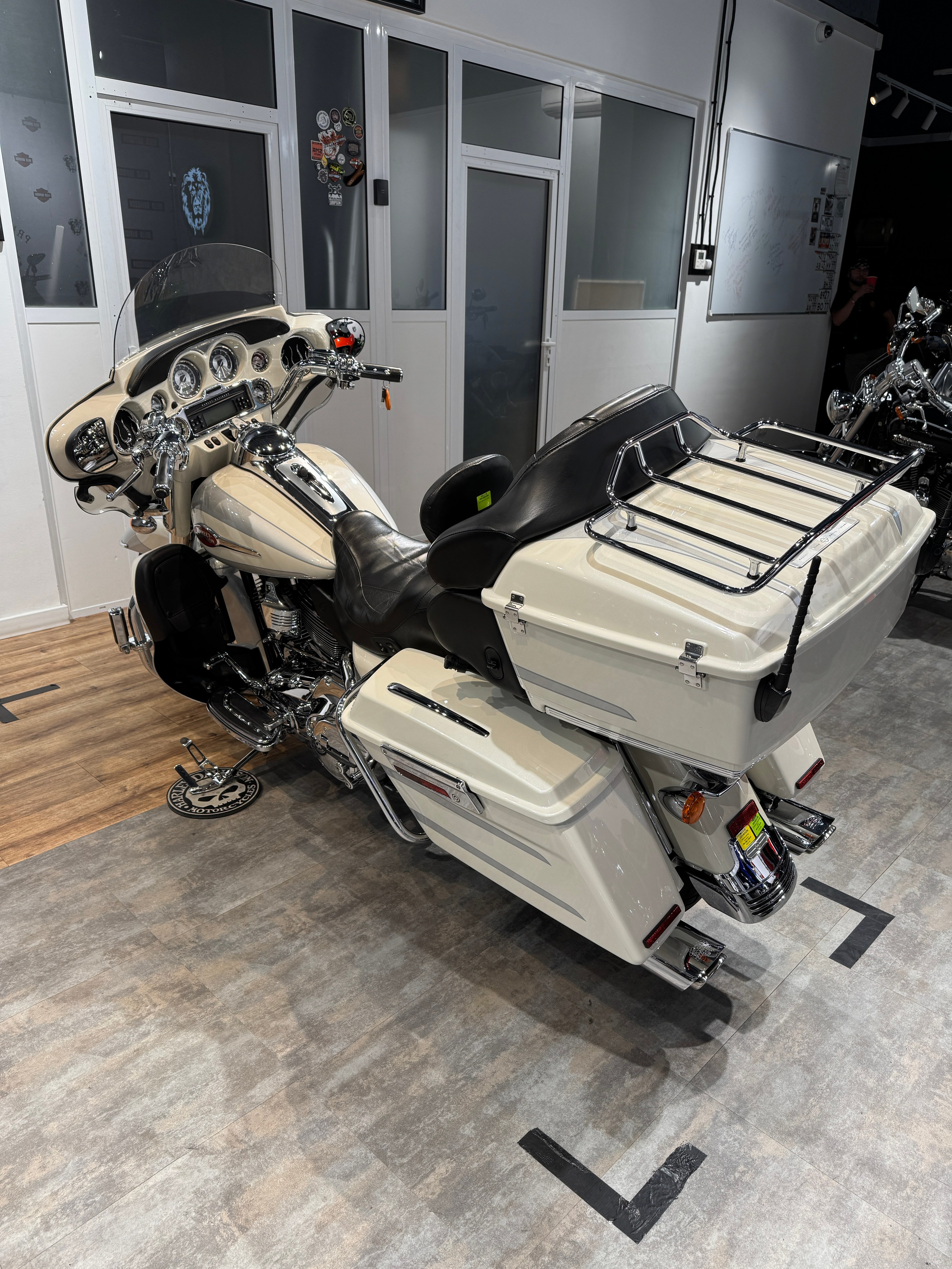 Harley Davidson CVO Electra Glide (White Frost) (Touring) — купить мотоцикл. Hello Davidson, Москва. Только хорошие мотоциклы…