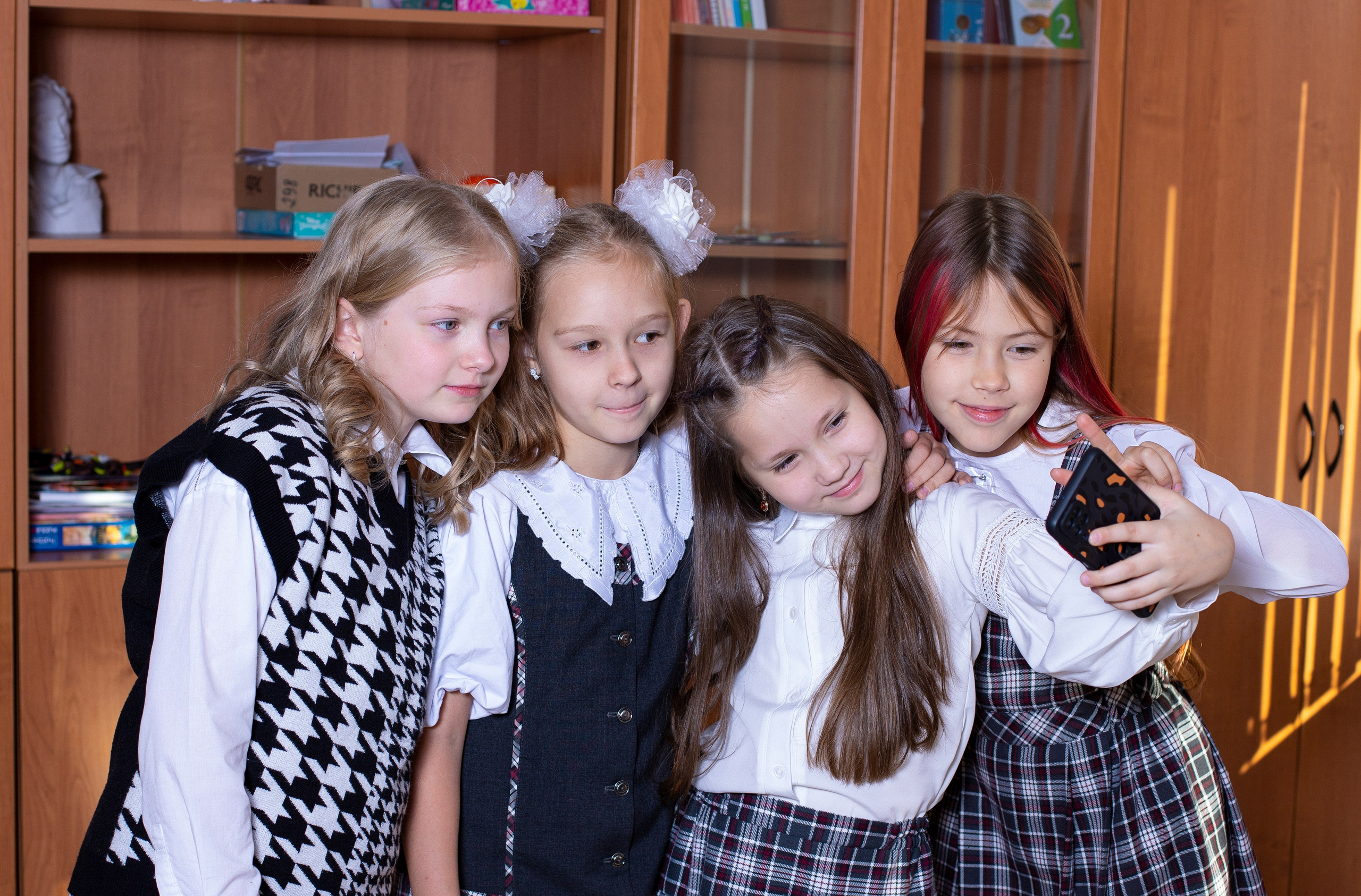 1 день в школе фото. ВЫПУСКНЫЕ АЛЬБОМЫ для детского сада и школы Санкт-Петербург и Лен. область