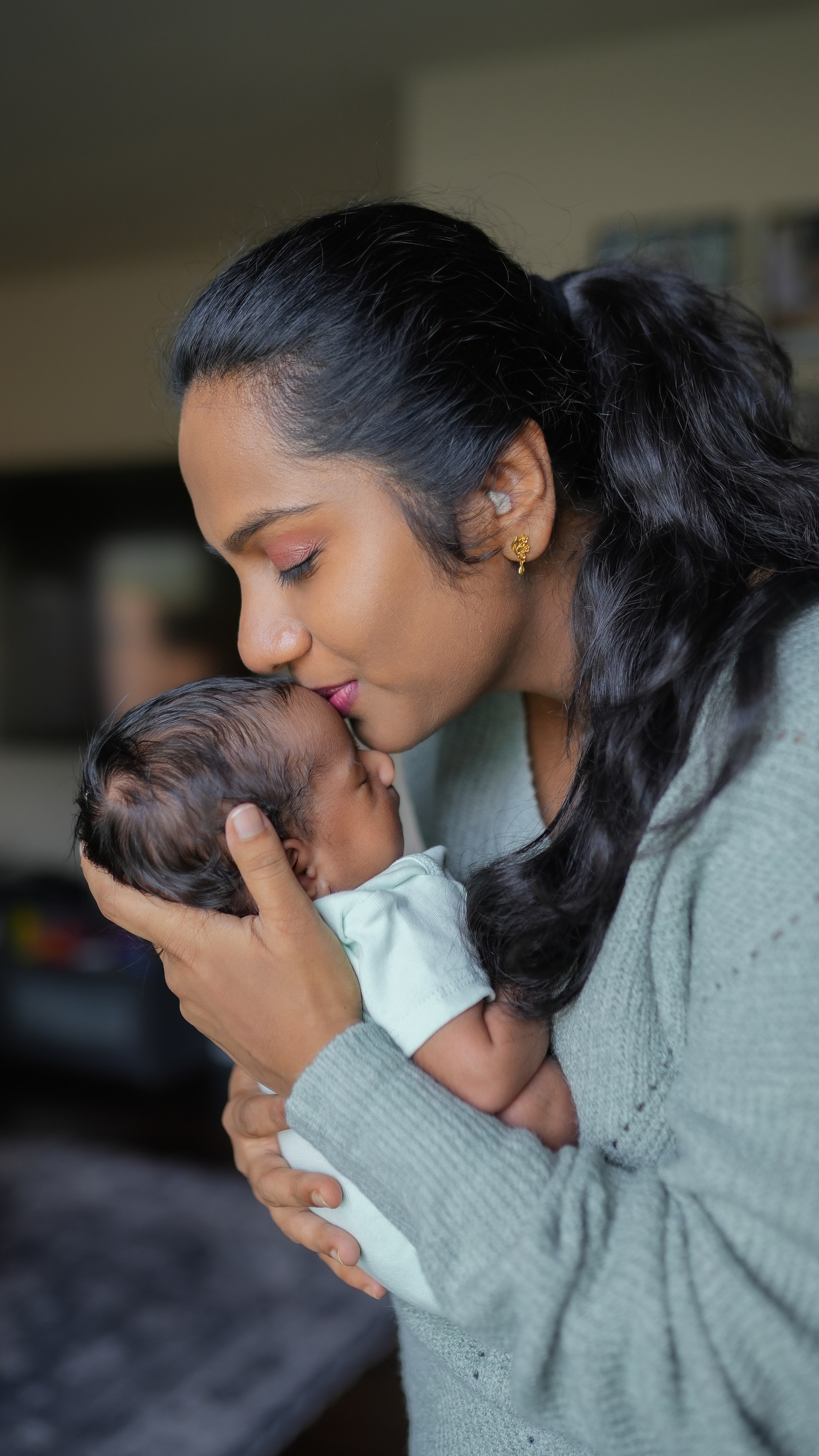 Heartfelt family memories — cozy newborn session