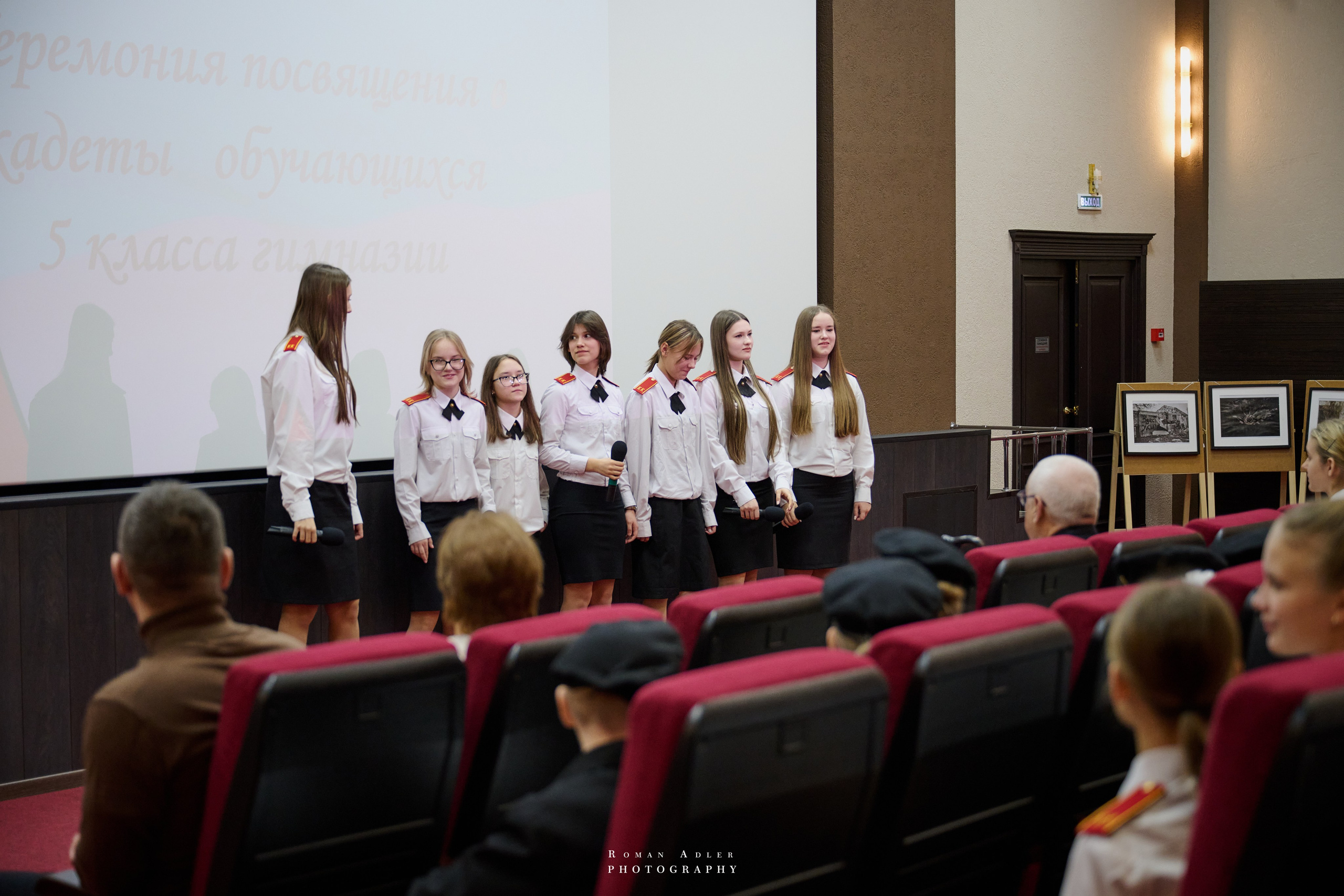 ДК «Победа» выставка фотопроекта «Территории». Фотограф Роман Адлер