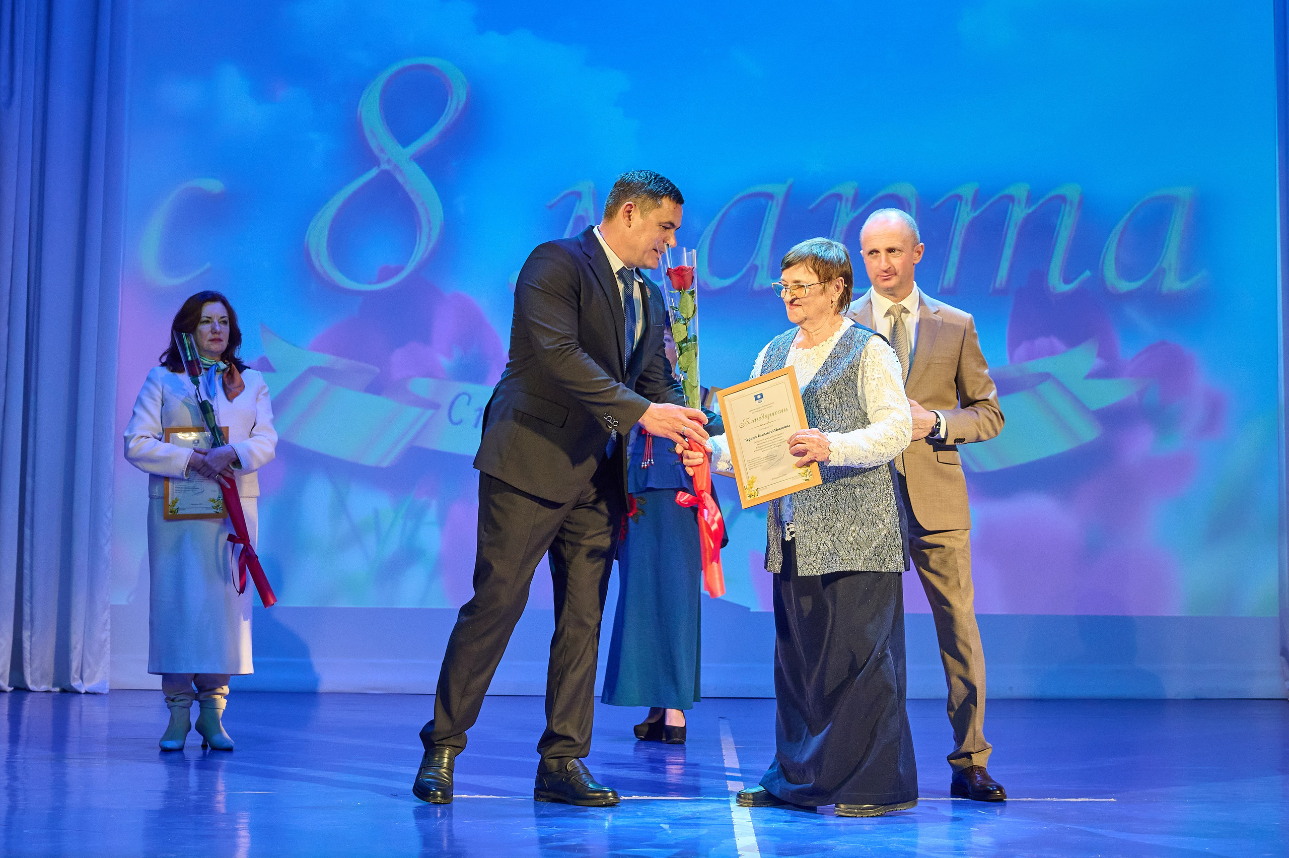 8 марта Марьина роща. Жизнь курорта Кабардинка в фотографиях