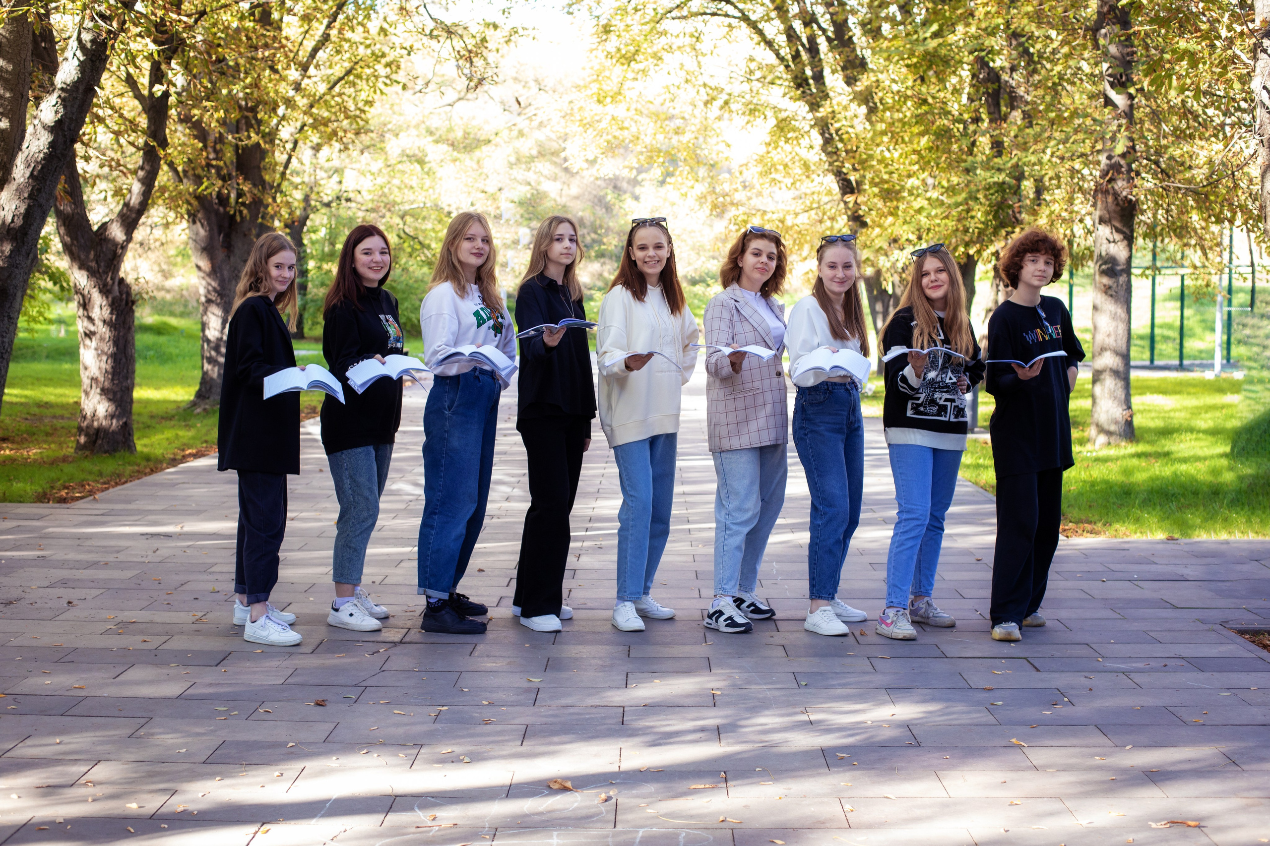 Пример уличной фотосессии 9 класс 34 школы г. Таганрога. Выпускные альбомы в Таганроге и Ростовской Области