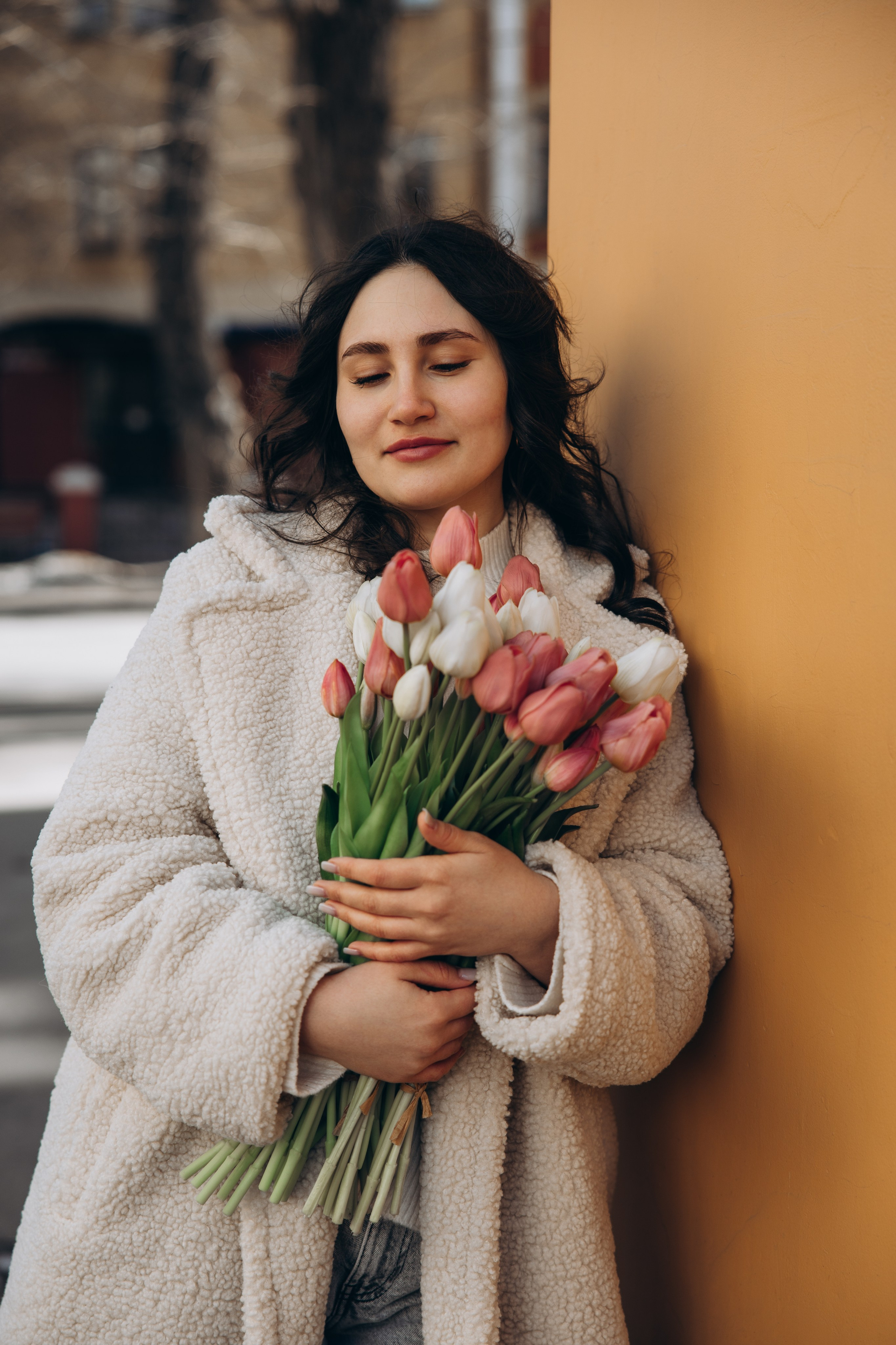 Прогулка с тюльпанами. Свадебный, семейный фотограф в Иркутске Светлана Макаричева