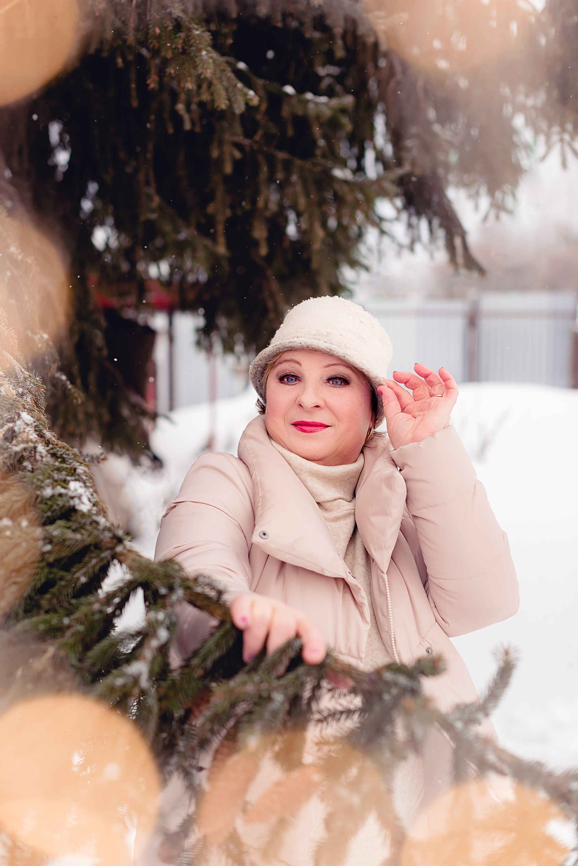 Зимняя фотосессия для женщины в павло-посадском платке.