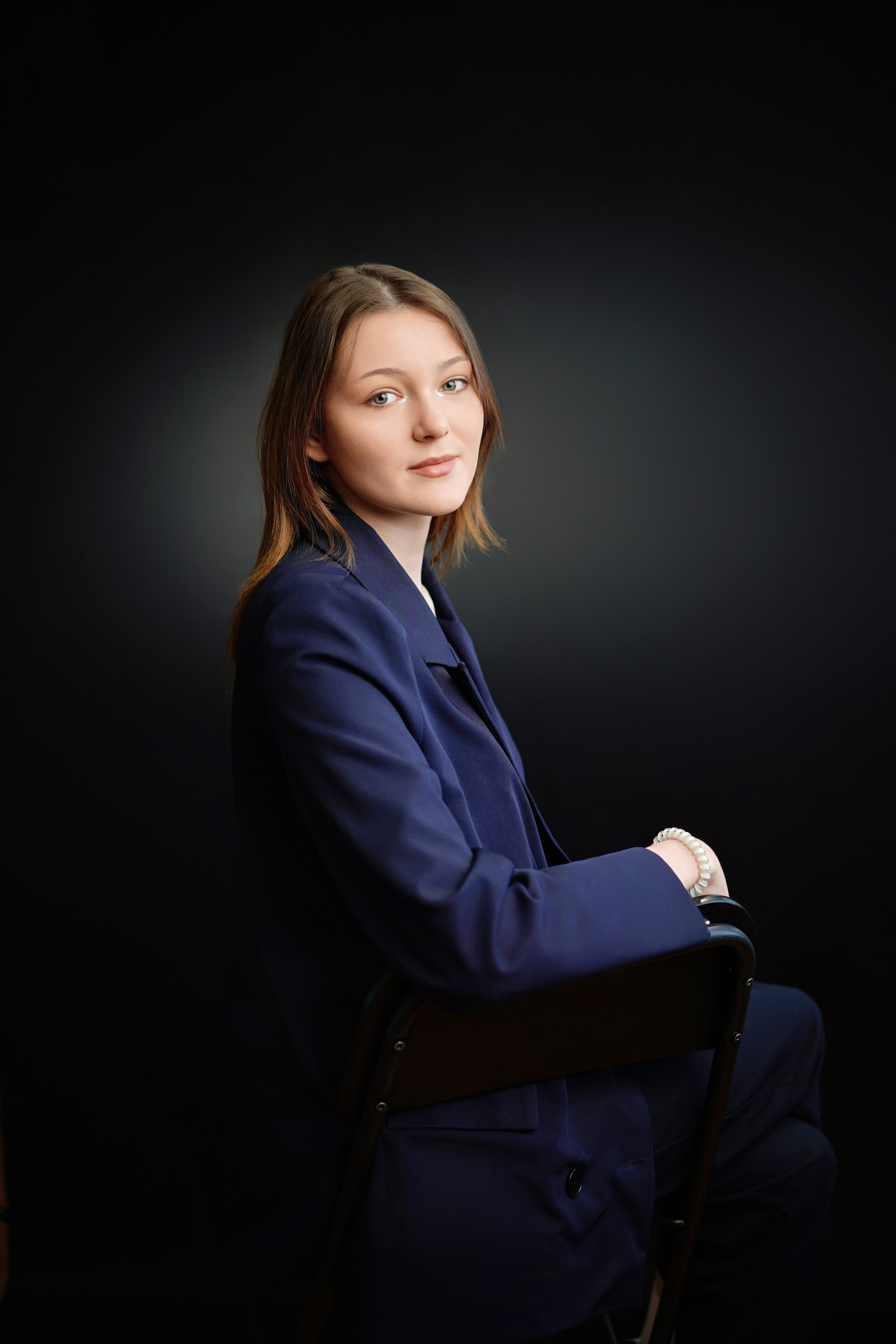 Стиль портрета в студии. GOTRA — выпускные альбомы в Тюмени