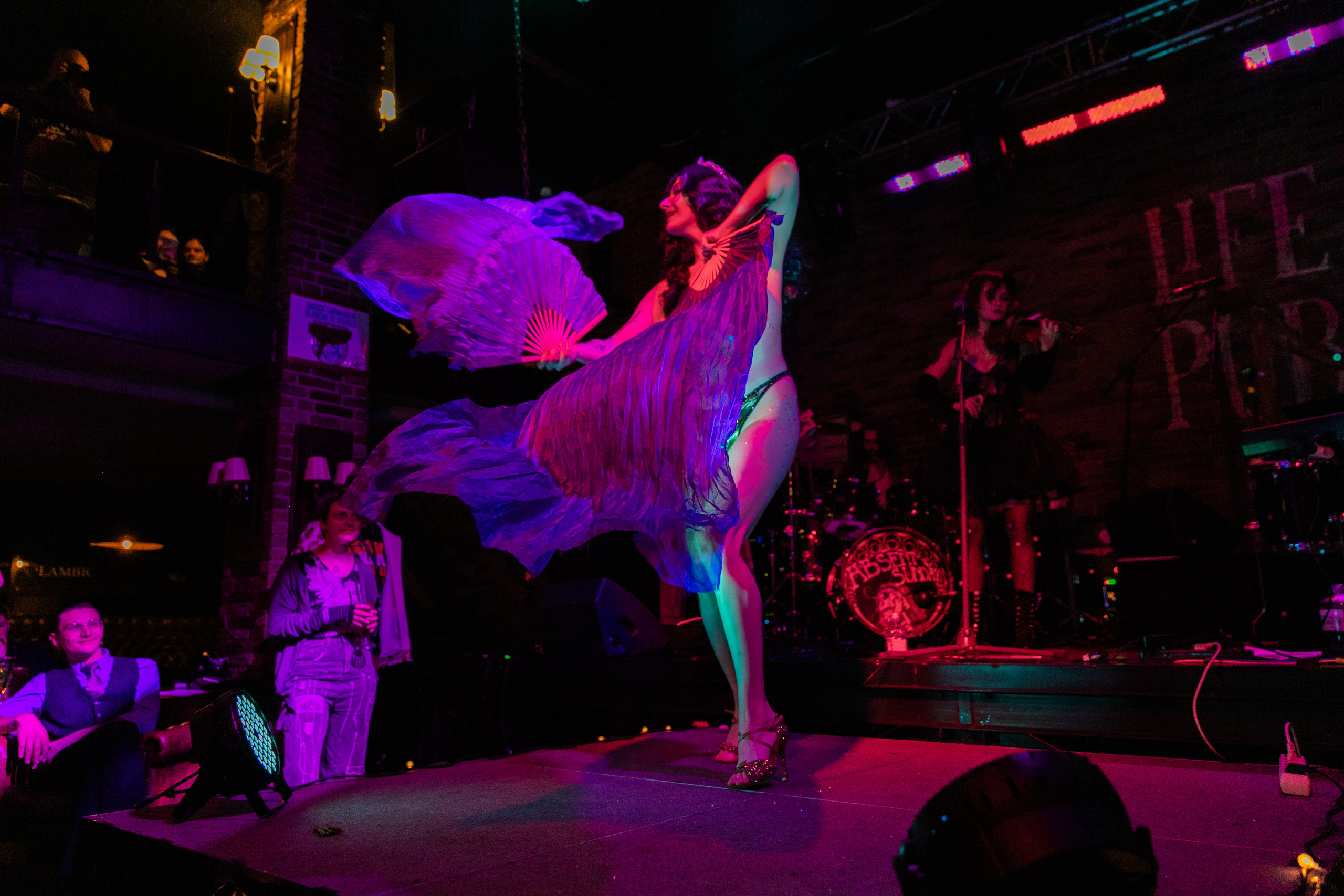 Бурлеск-концерт Absent Sunday. Свадебный фотограф в Москве Элина Ларченкова. Фото, которые цепляют