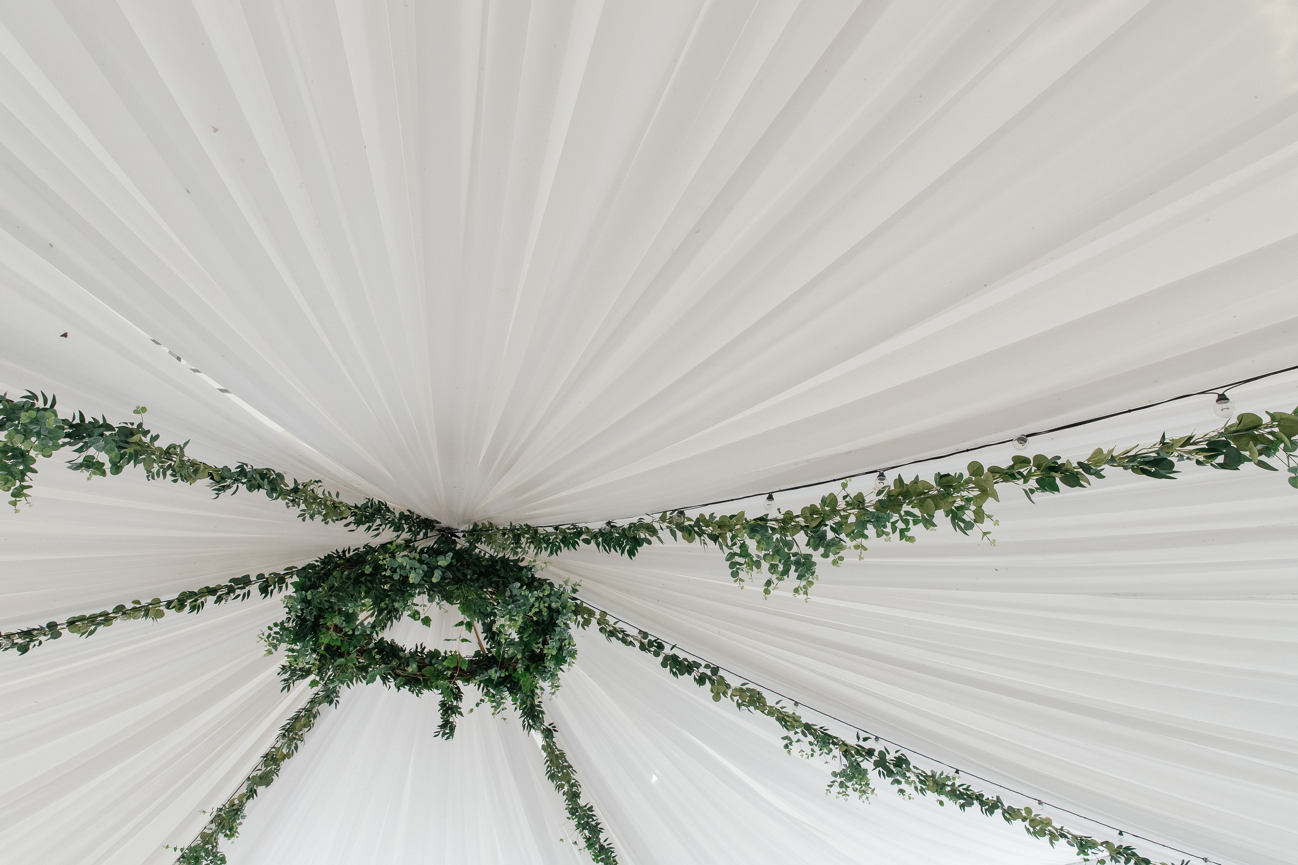 Свадьба в шатре «Лесная дача». Свадебный фотограф в Москве Элина Ларченкова. Фото, которые цепляют