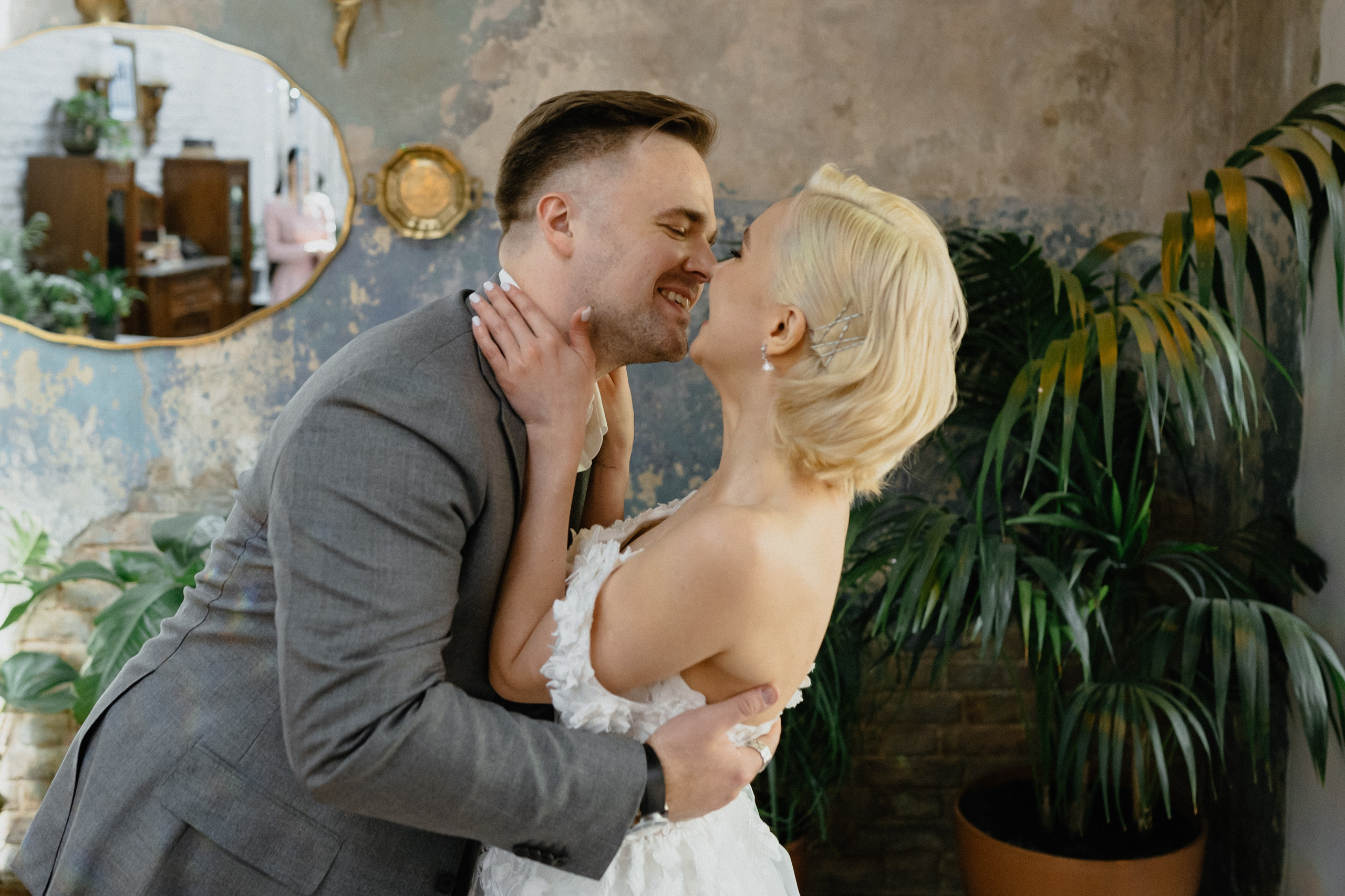 Регистрация брака и свадебная фотосессия в пространстве Яуза Плейс. Свадебный фотограф Москва — Сергей и Татьяна