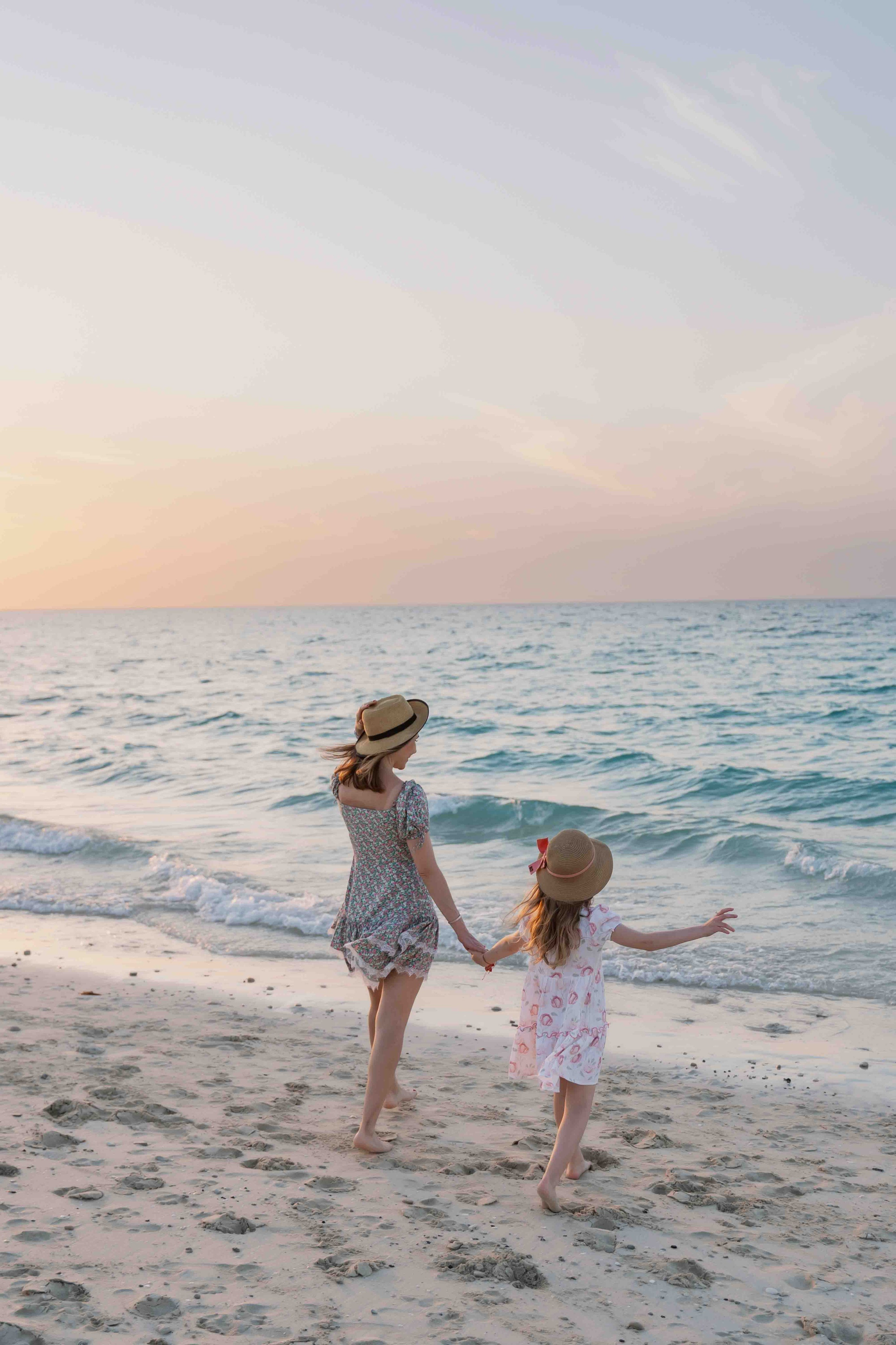 Family photographer in abu dhabi dubai sharjah fujeirah