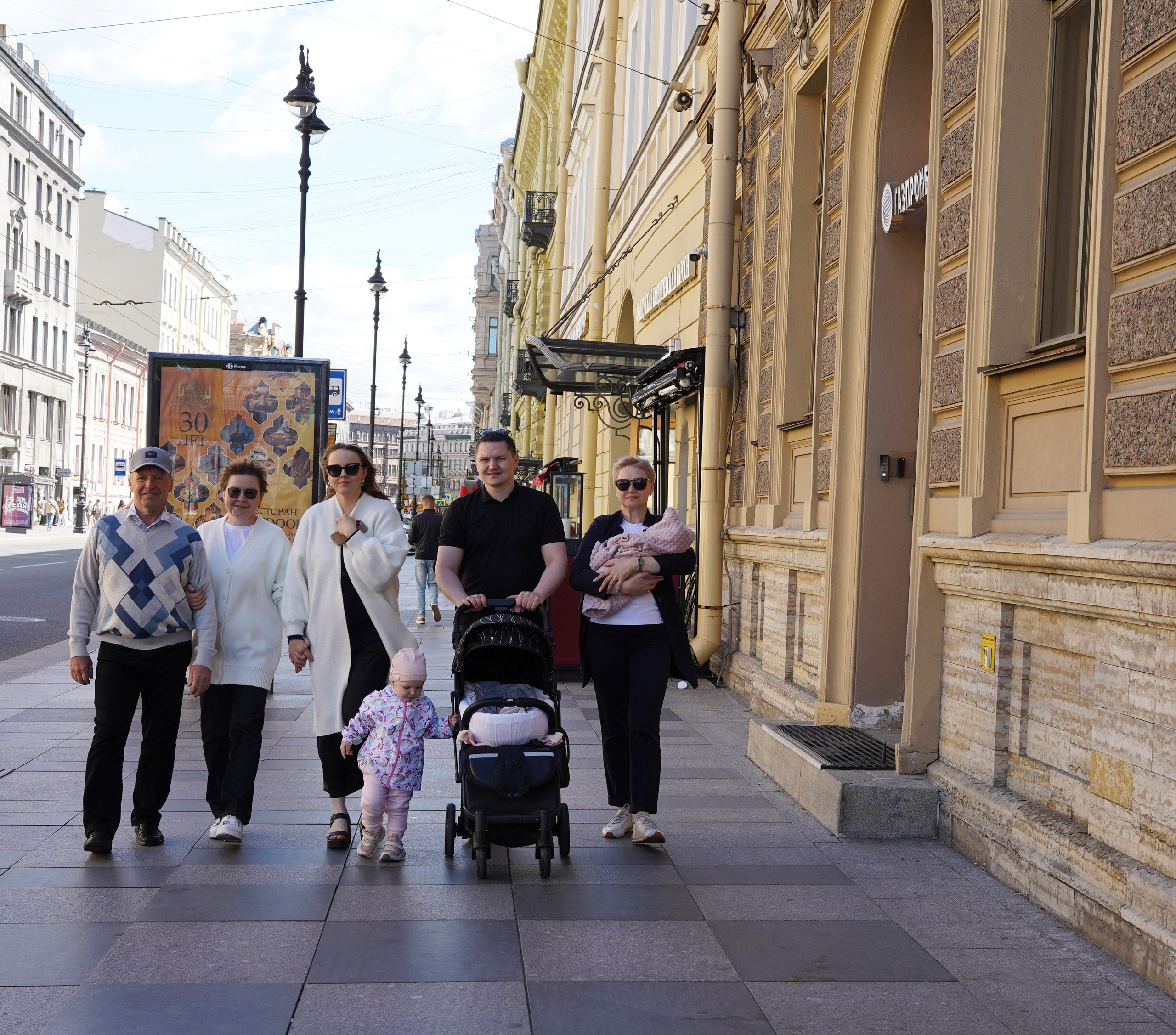 Семья в городе. Студийный и портретный фотограф в САНКТ-ПЕТЕРБУРГЕИрина Махаон