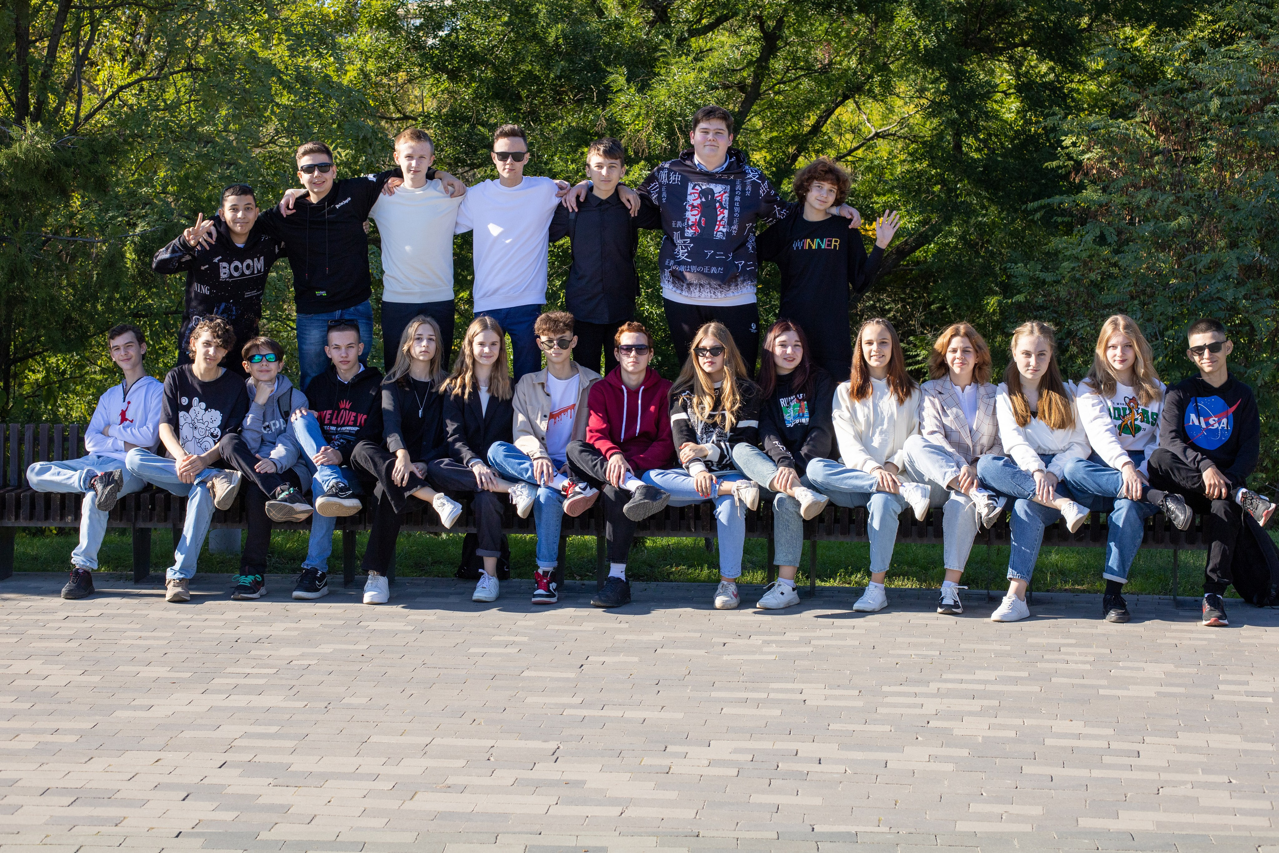 Пример уличной фотосессии 9 класс 34 школы г. Таганрога. Выпускные альбомы в Таганроге и Ростовской Области