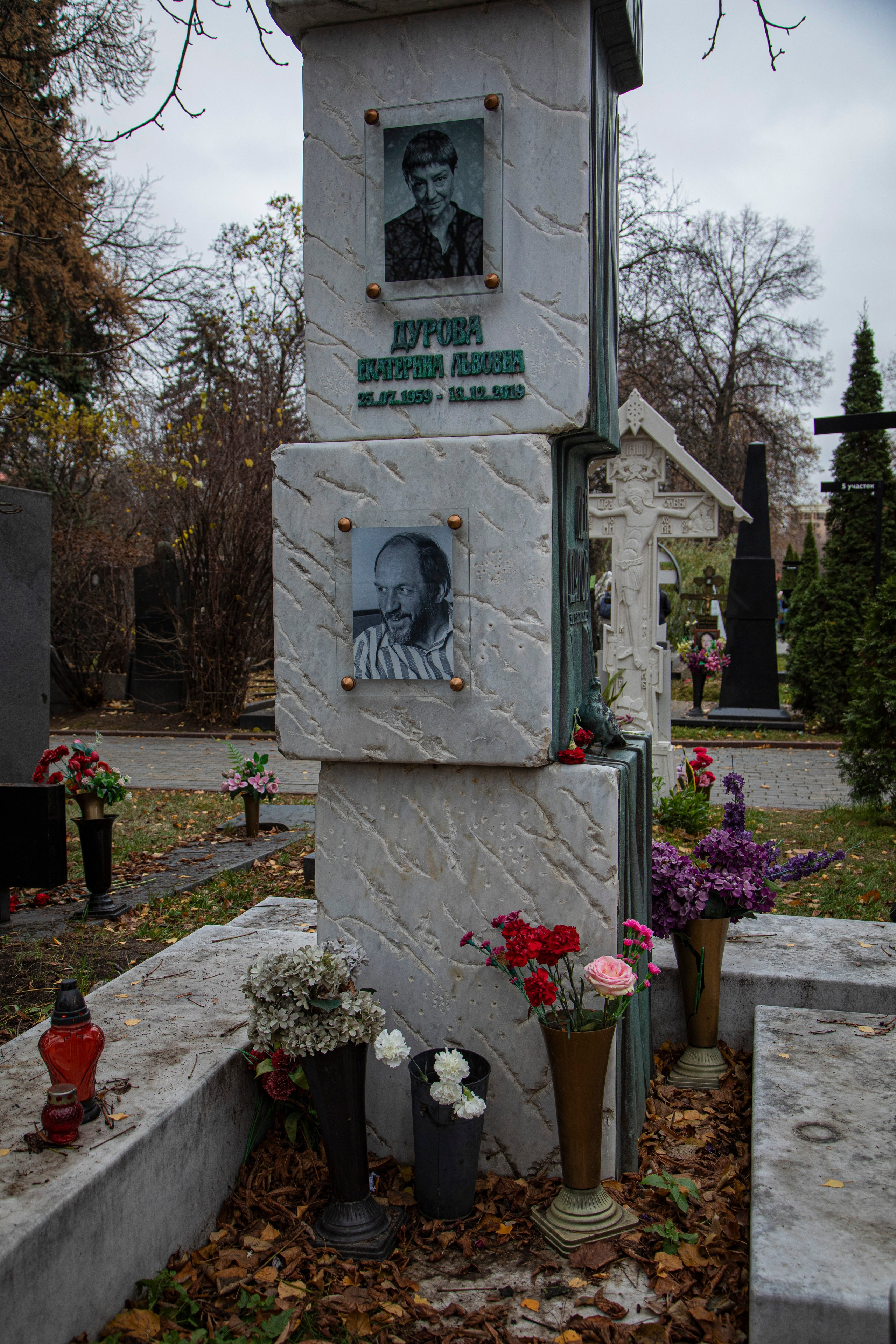 Осенняя прогулка по Новодевичьему кладбищу. Фотограф Сергей Ловкий