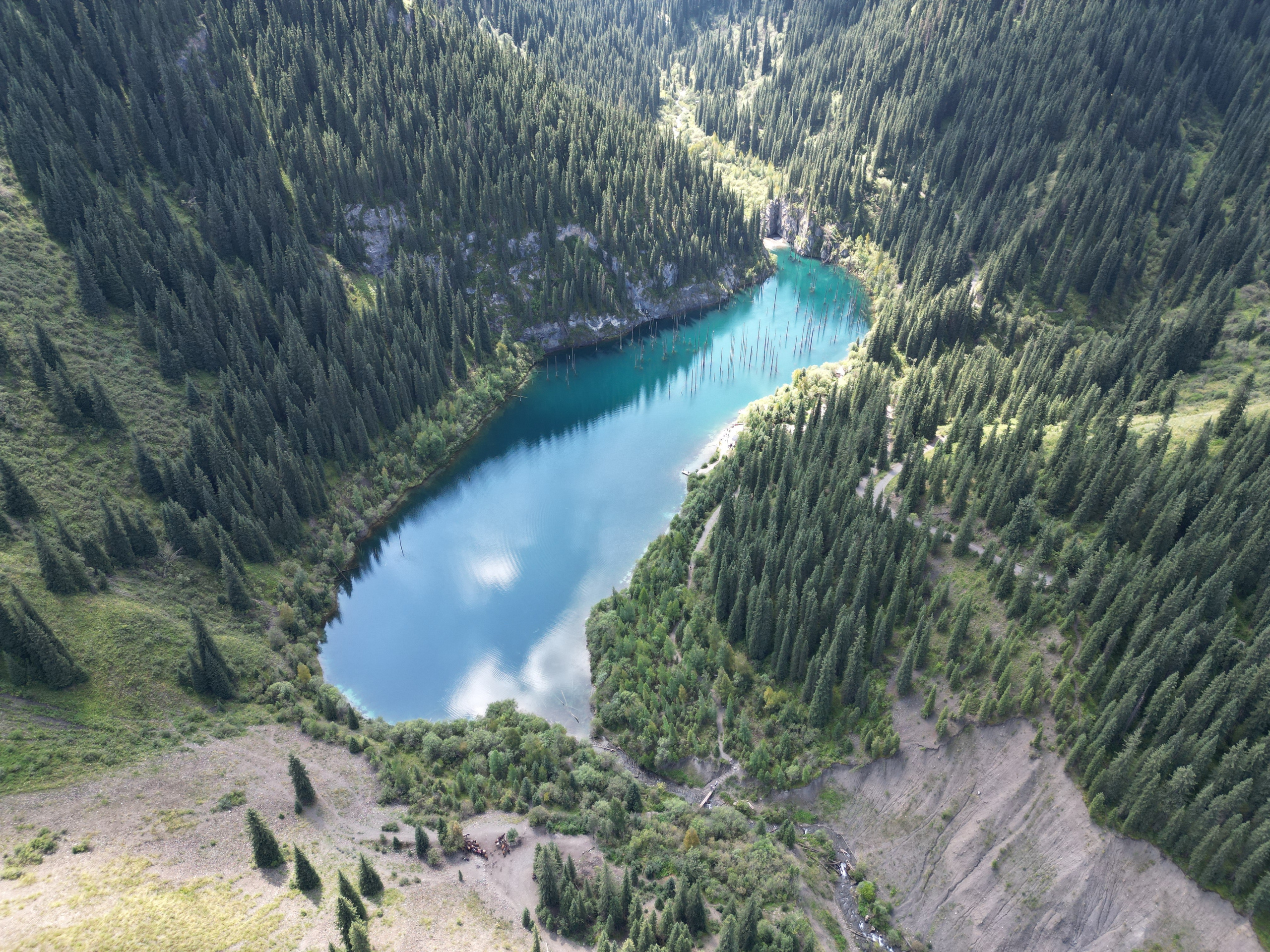 Melon Travel в Алматы: экскурсии и джип туры в Чарынский каньон, озера Каинды, Кольсай, Иссык, национальный парк Алтын Эмель