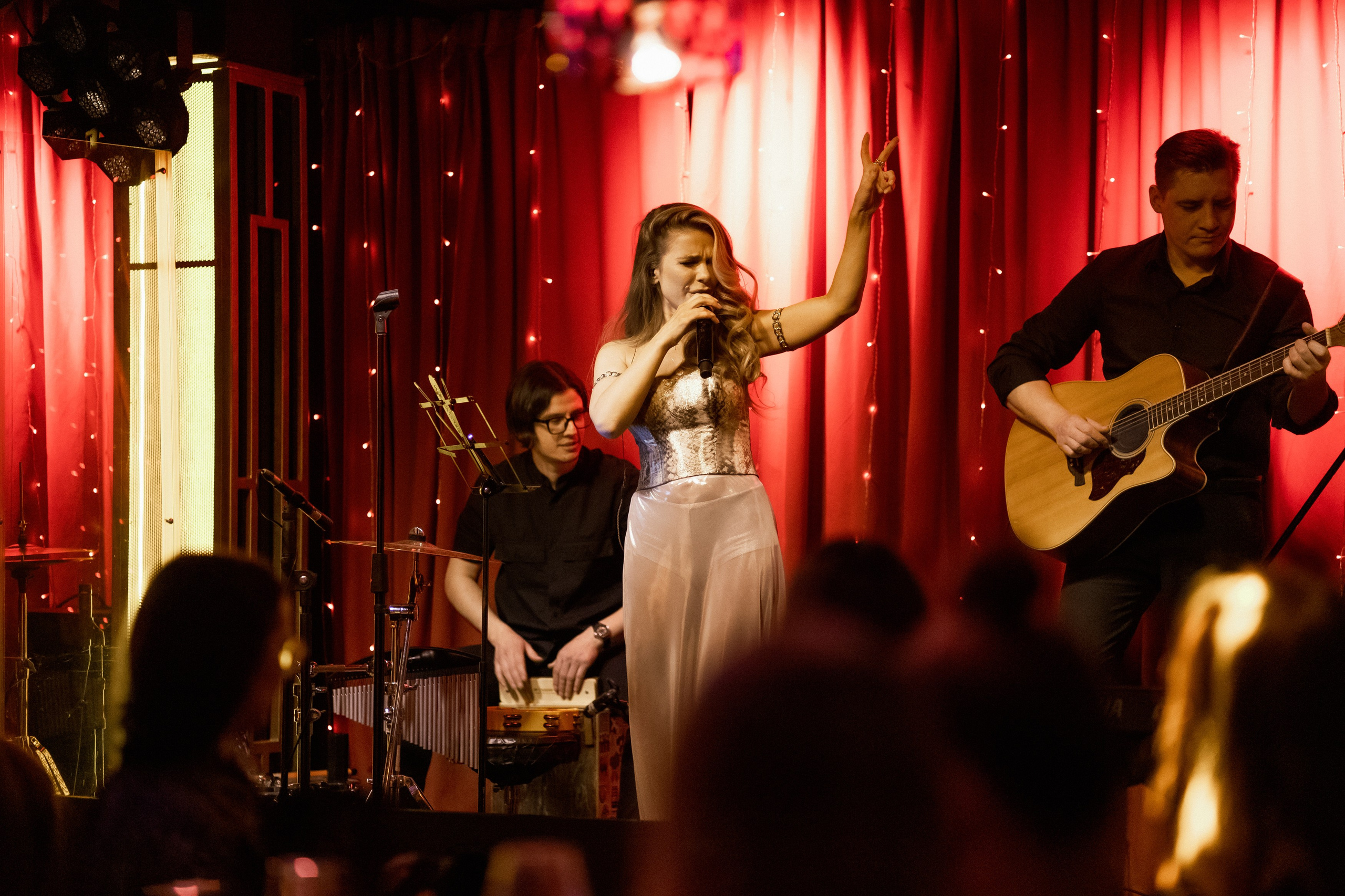 YANA URBAN: сольный концерт в «Анжелика Wineroom». СВОИ. ФОТООТЧЕТЫ-СОБЫТИЯ-МЕСТА