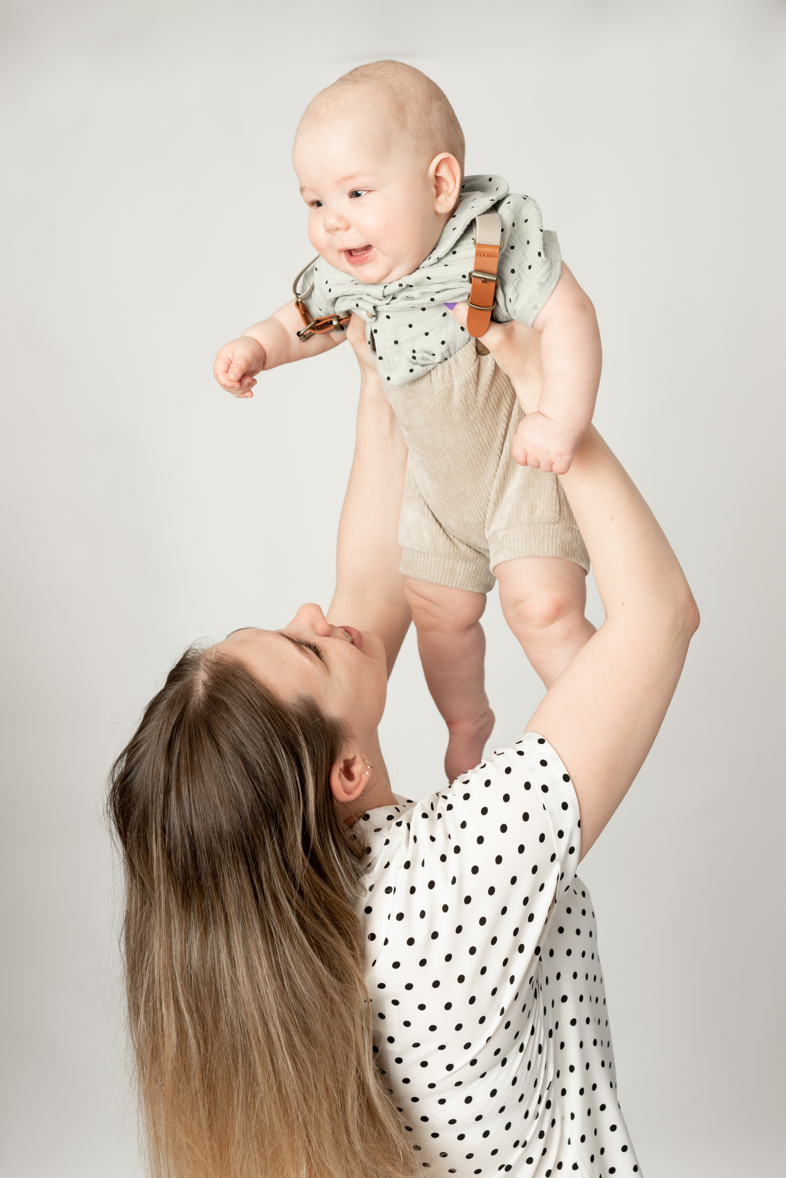 Вторая встреча с малышем Максимкой в его почти 7 месяцев. Фотограф новорожденных в Нижневартовске Лара Курдюкова