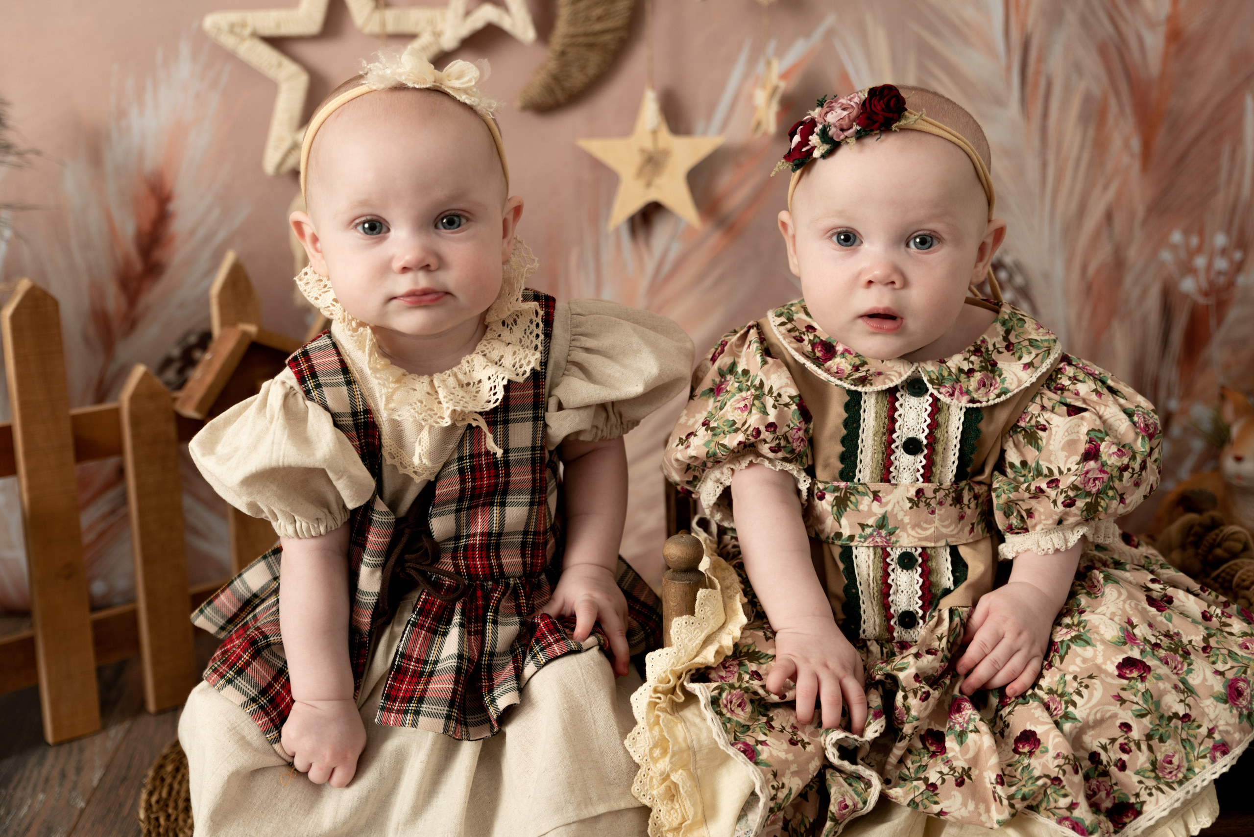 Двойняшки Варвара и Мелисса, проект «БОХО». Фотограф новорожденных в Нижневартовске Лара Курдюкова