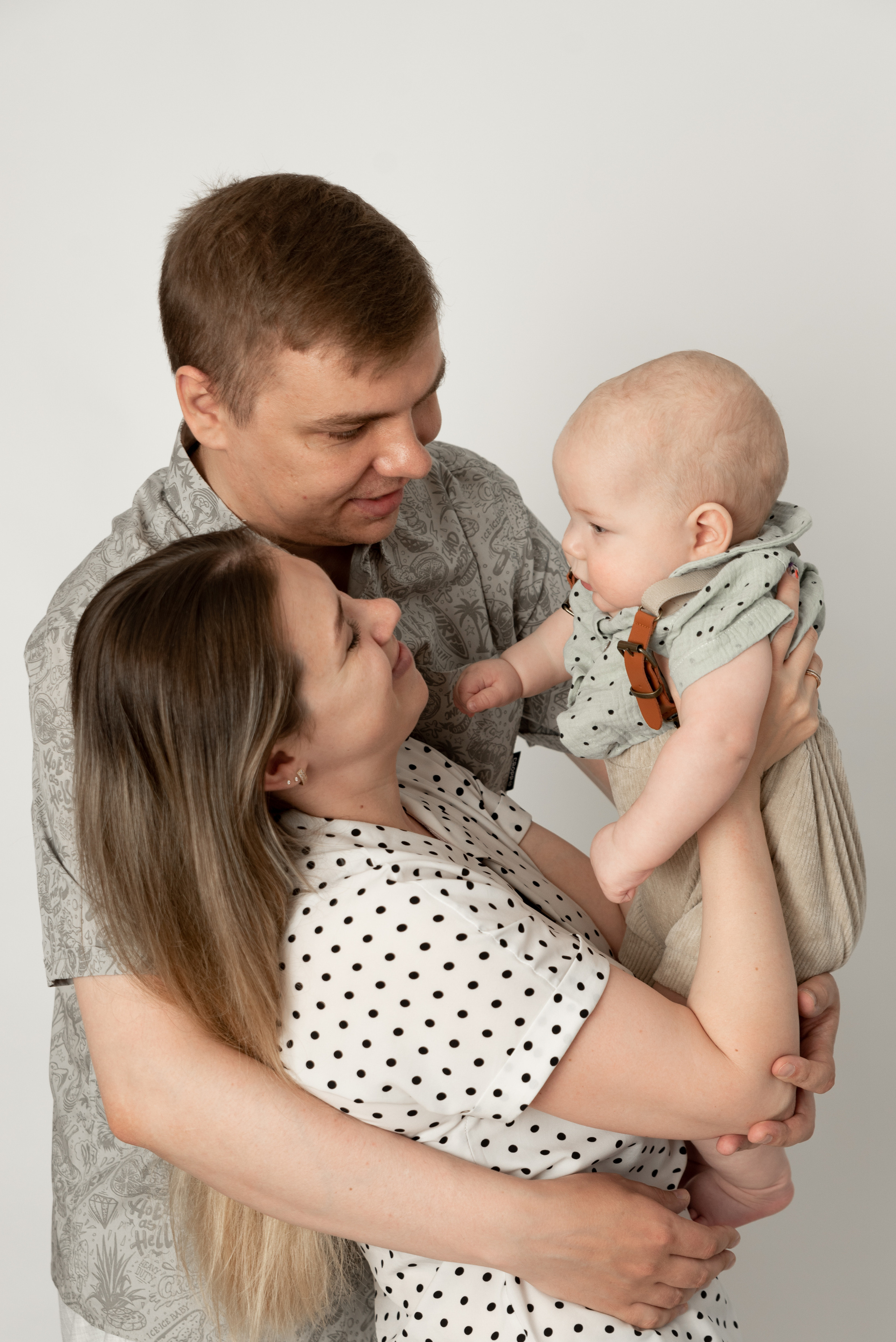 Вторая встреча с малышем Максимкой в его почти 7 месяцев. Фотограф новорожденных в Нижневартовске Лара Курдюкова