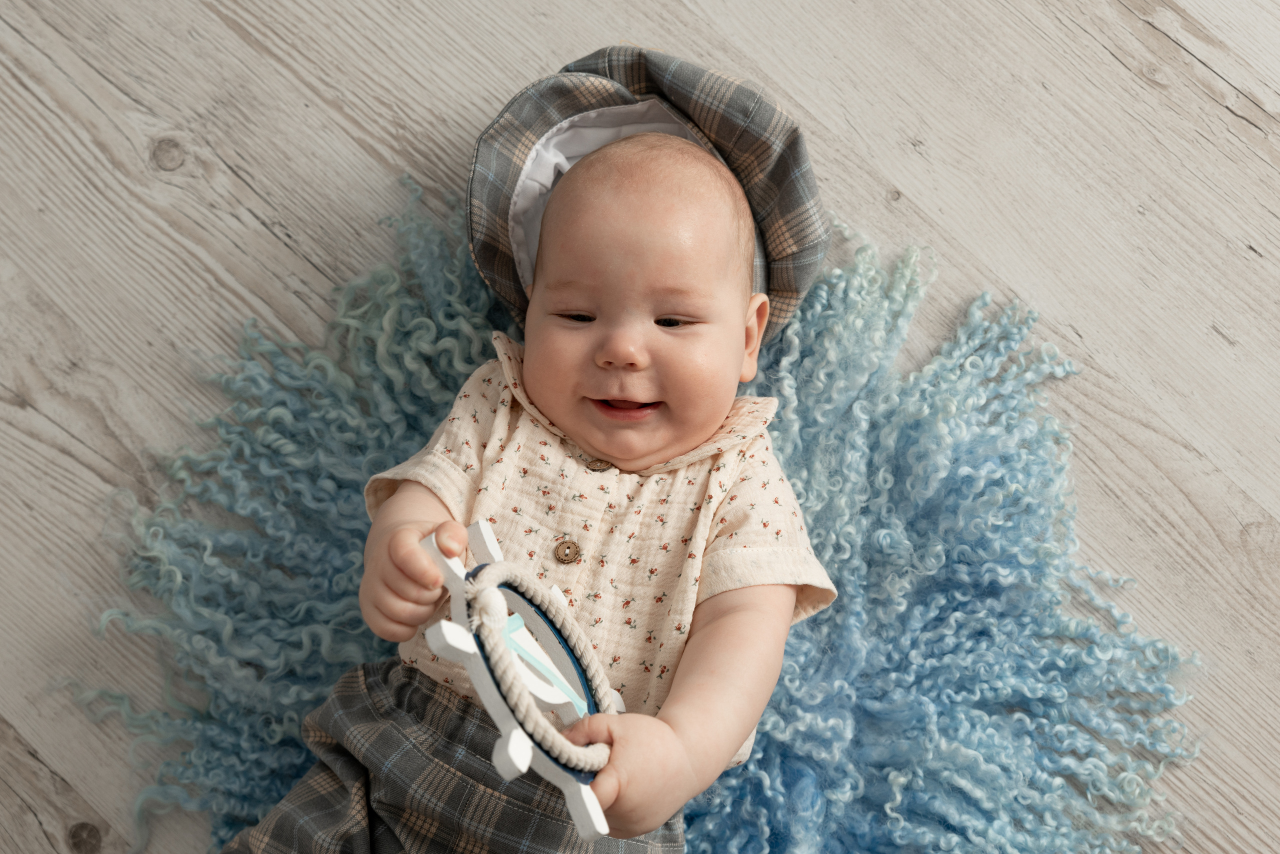 Вторая встреча с малышем Максимкой в его почти 7 месяцев. Фотограф новорожденных в Нижневартовске Лара Курдюкова