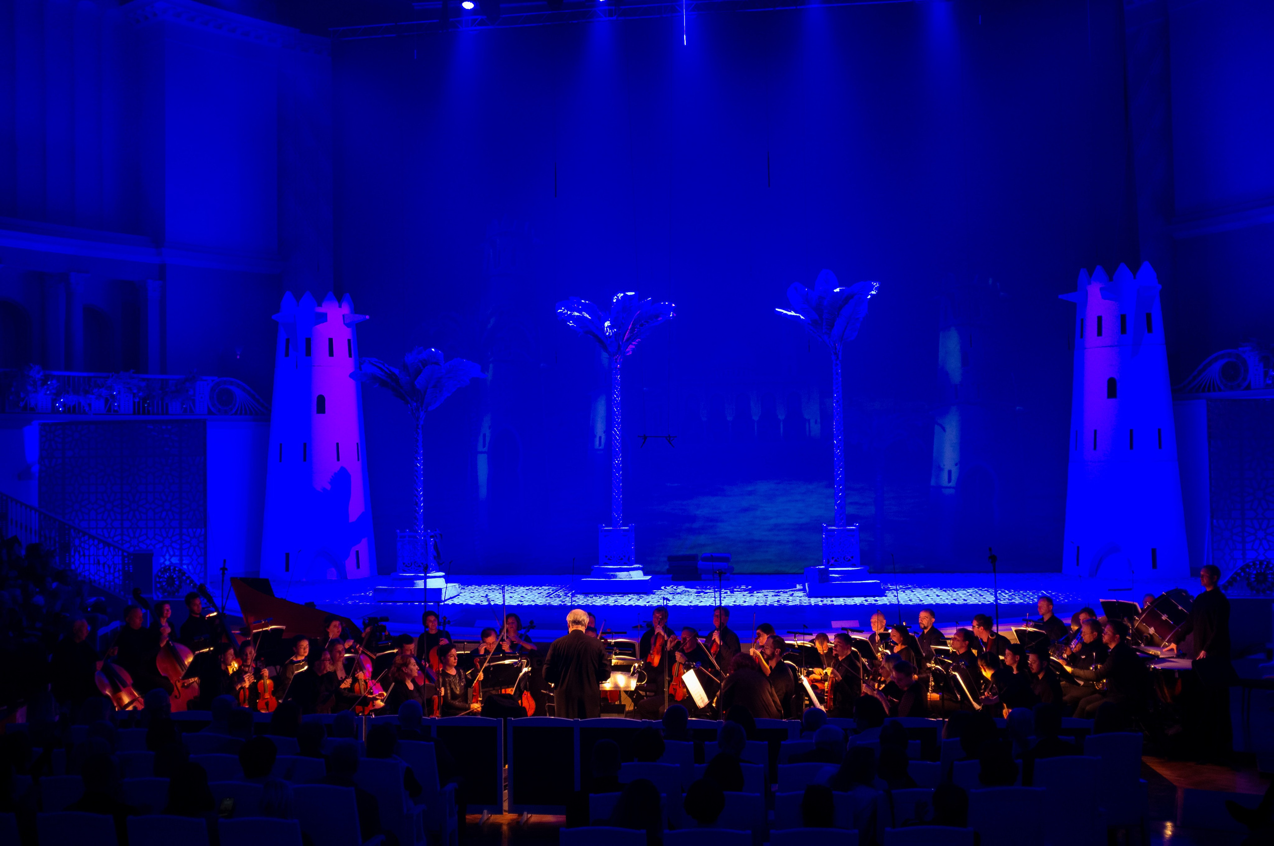 Новогодний вечер. Итальянка в Алжире. Искусство фотографии. Мария Осокина