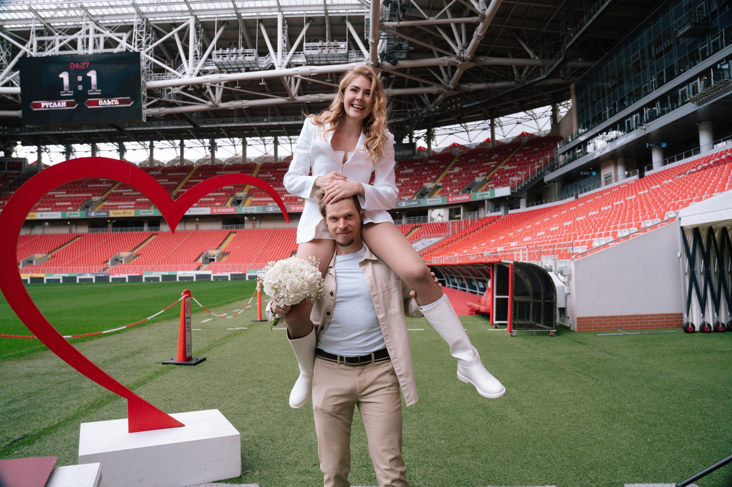 Свадебная фотосессия на стадионе Спартак Тушино