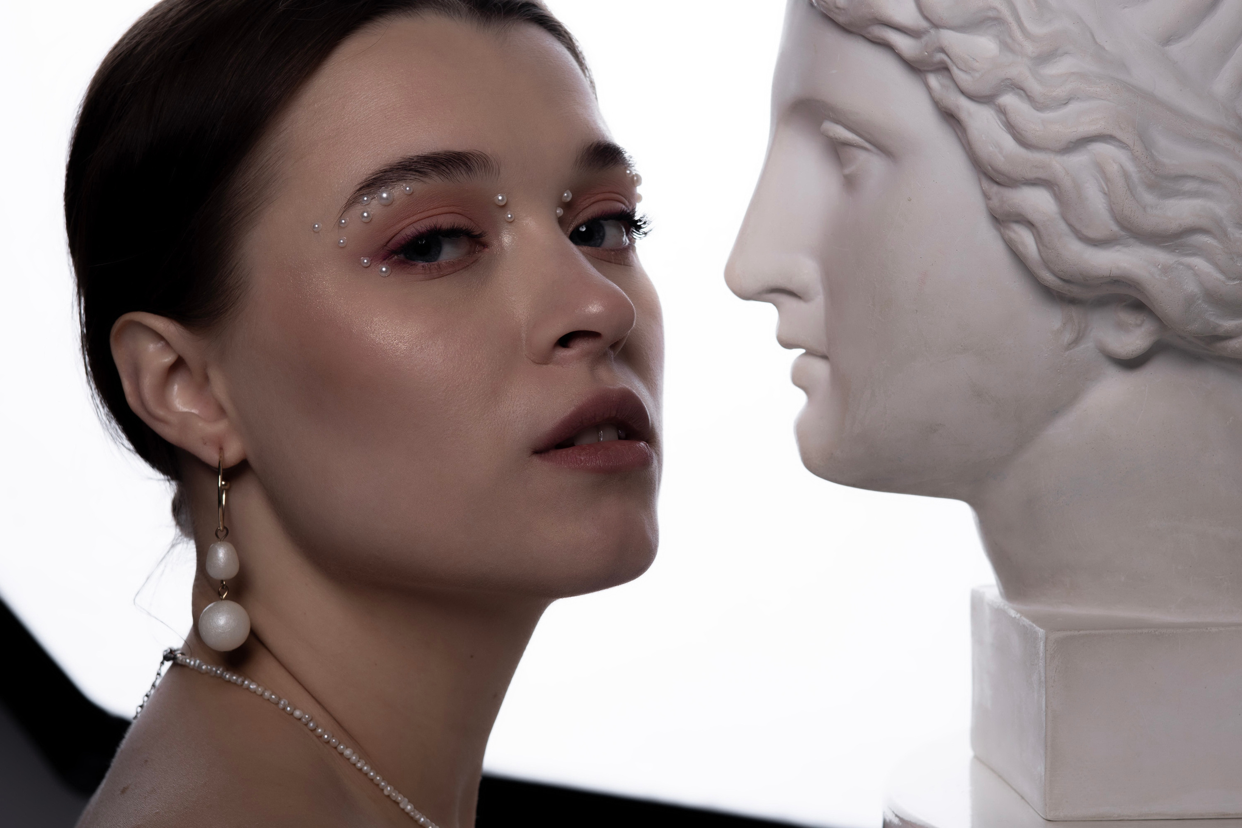 Красивая девушка с макияжем. Крупный план. Студийная съёмка Астрахань.