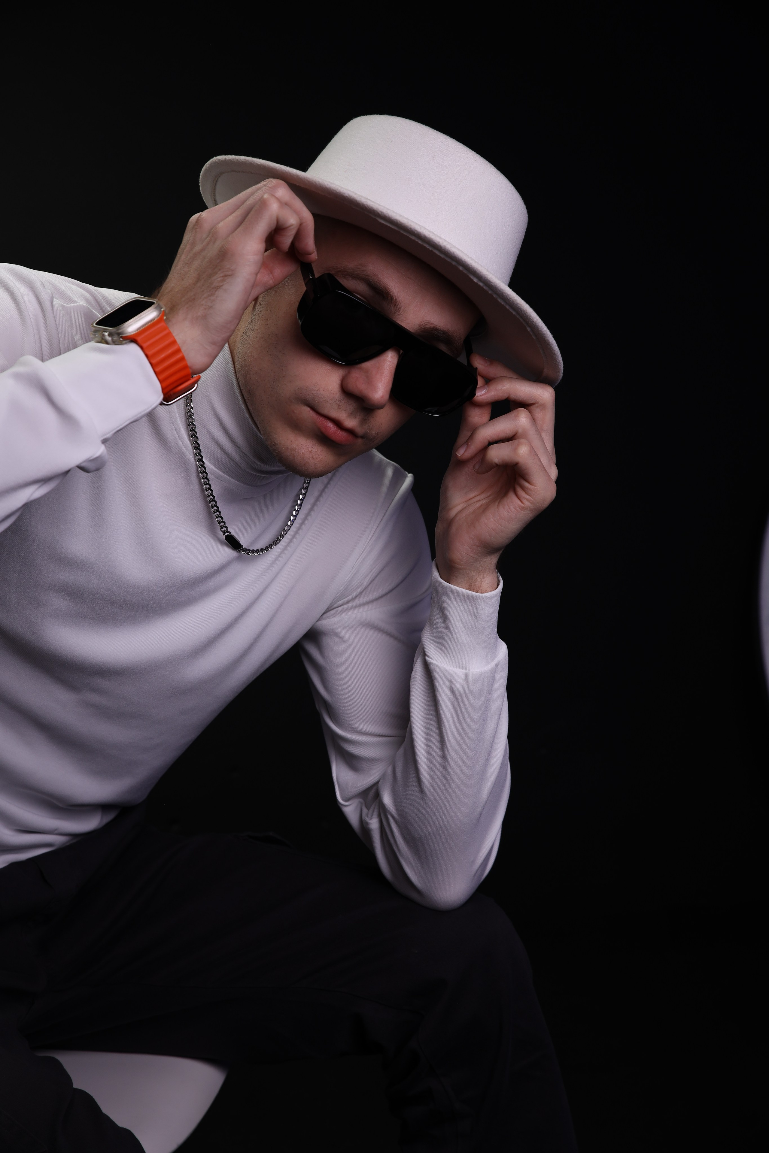 The White hat Alex. Профессиональный фотограф в Воронеже Владислав Крылов