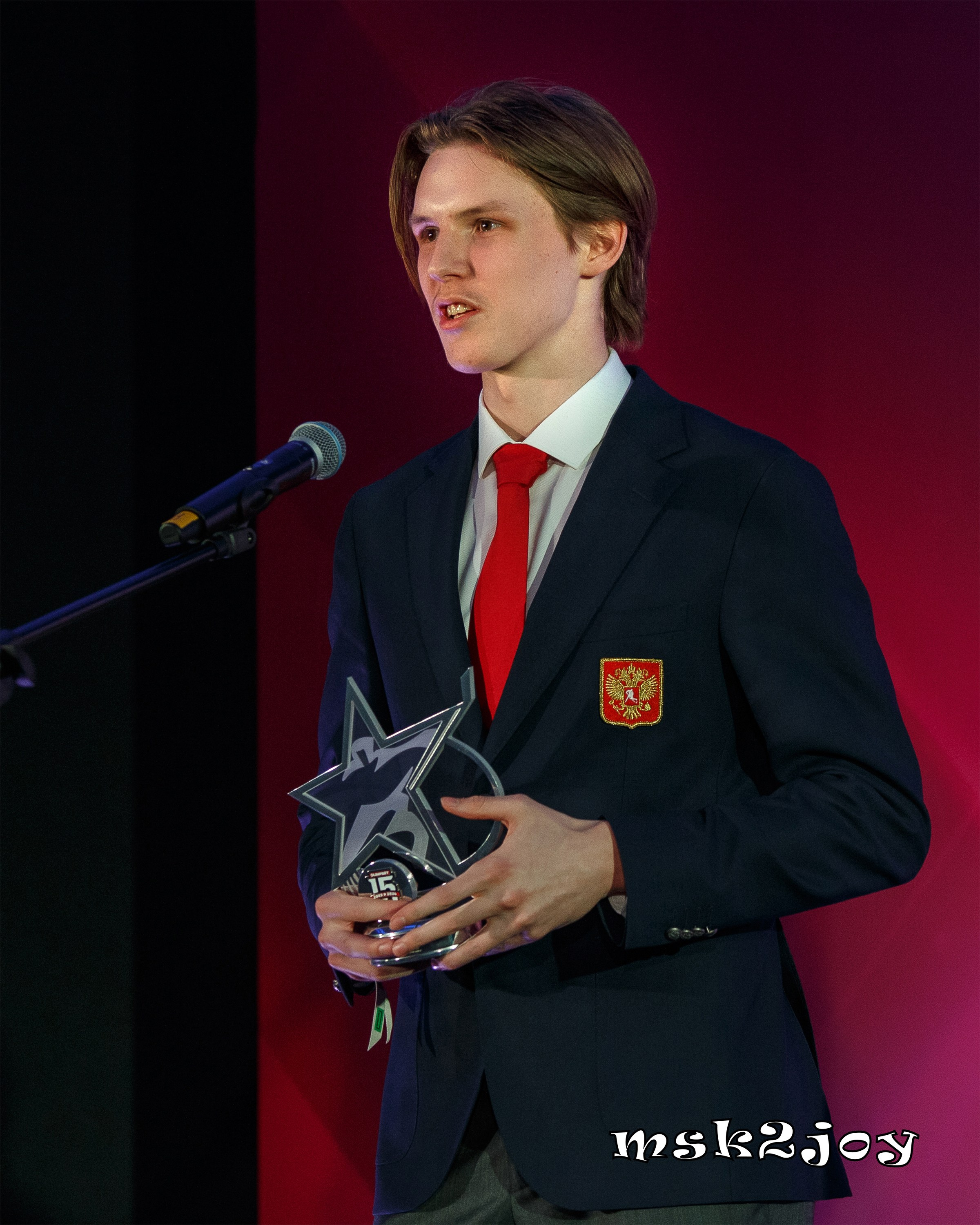 Лучший вратарь МХЛ сезона 2023-2024 Евгений Волохин («Мамонты Югры»)